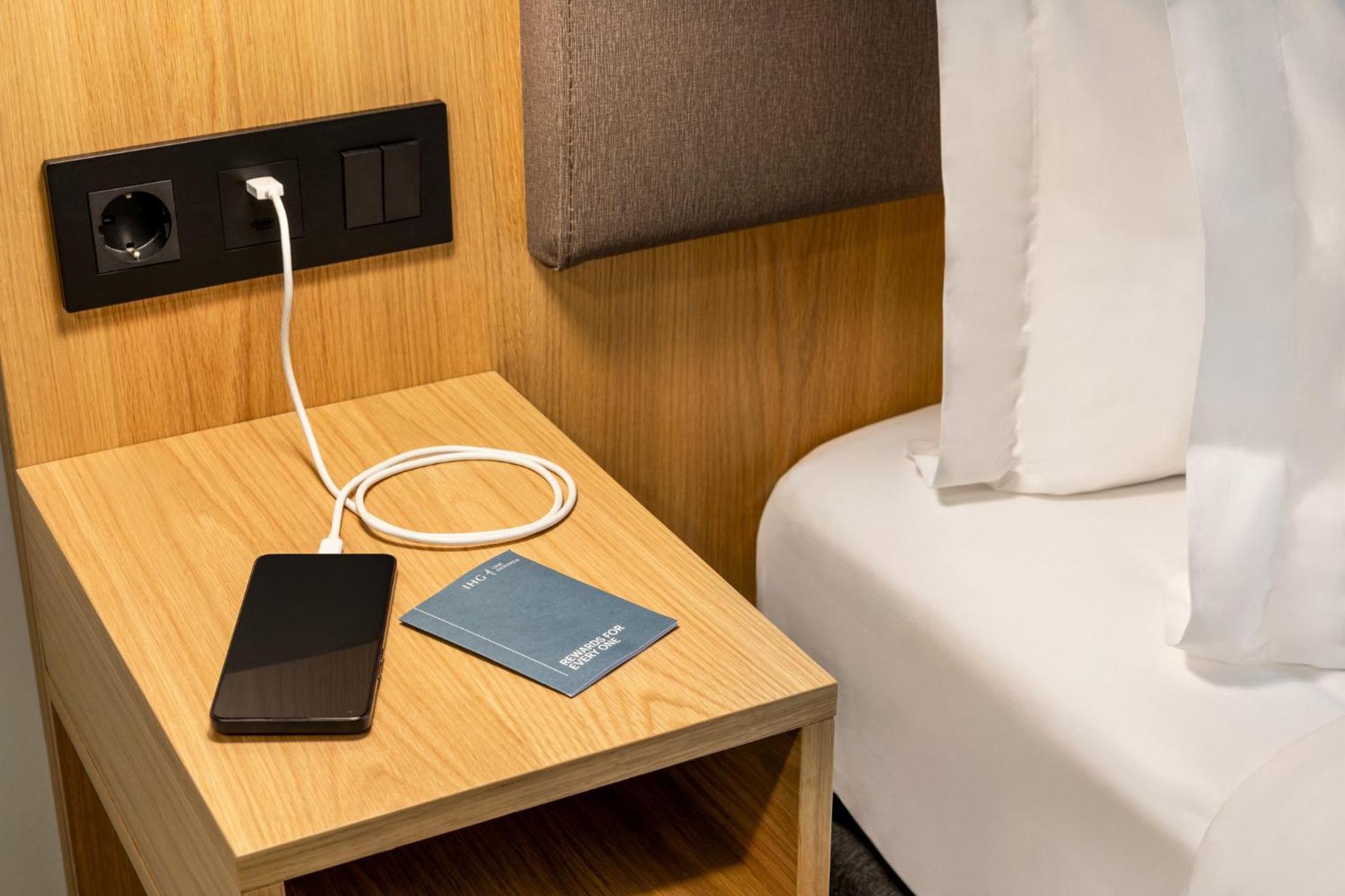 Standard Twin Room - Photo 3