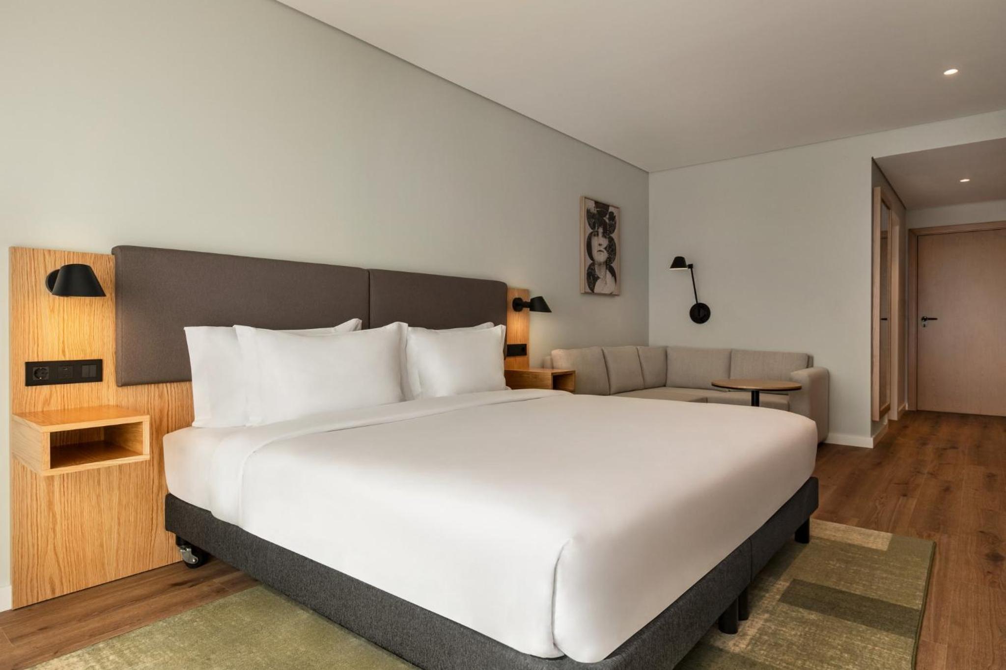 Premium Queen Room with sofa bed - Photo 2