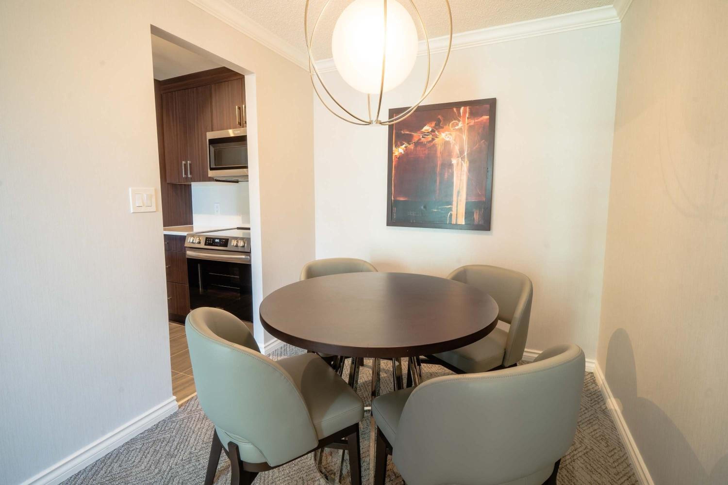 One Bedroom Premium Suite, 1 King Bed, Sofa Bed - Photo 4