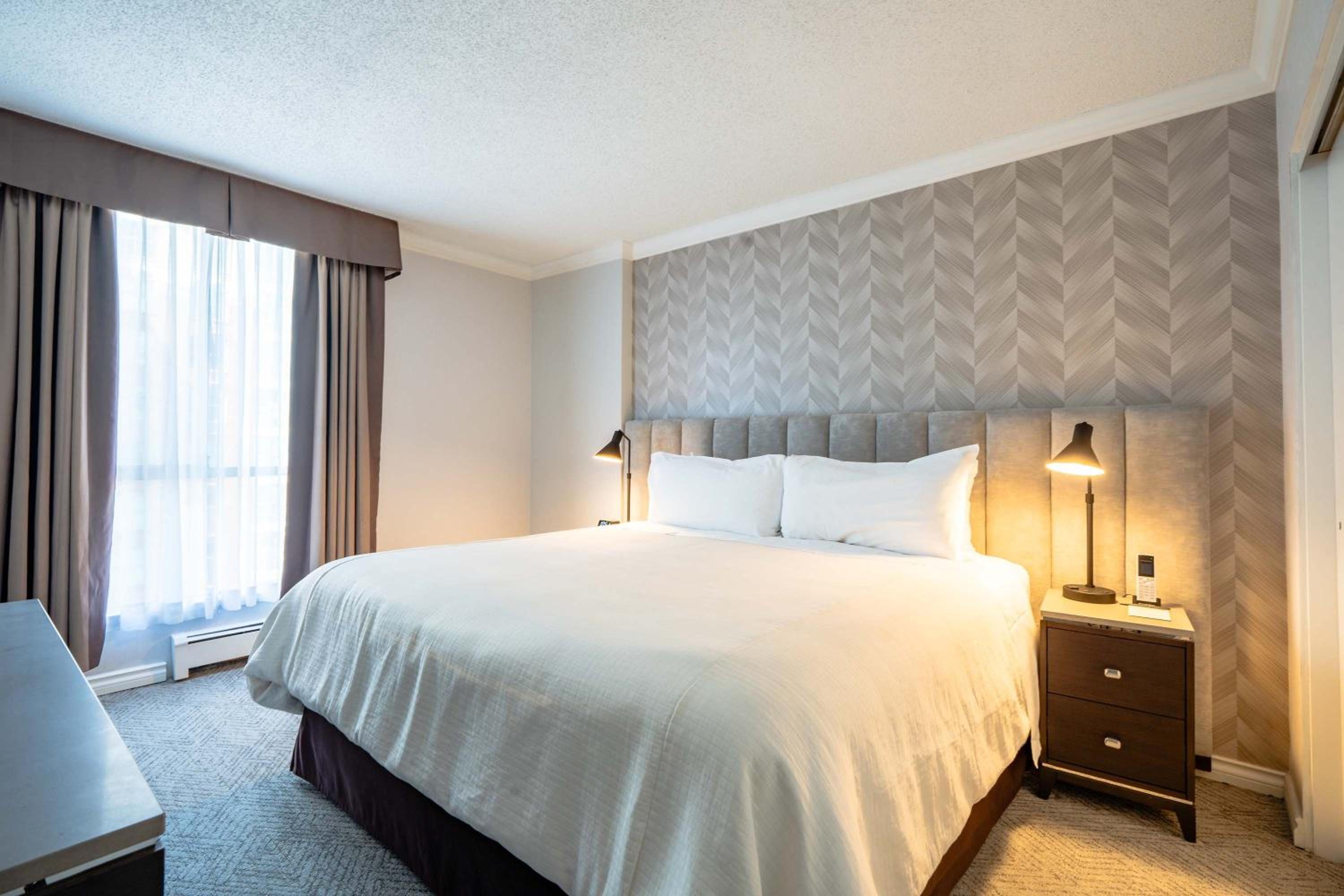 One Bedroom Premium Suite, 1 King Bed, Sofa Bed - Photo 1