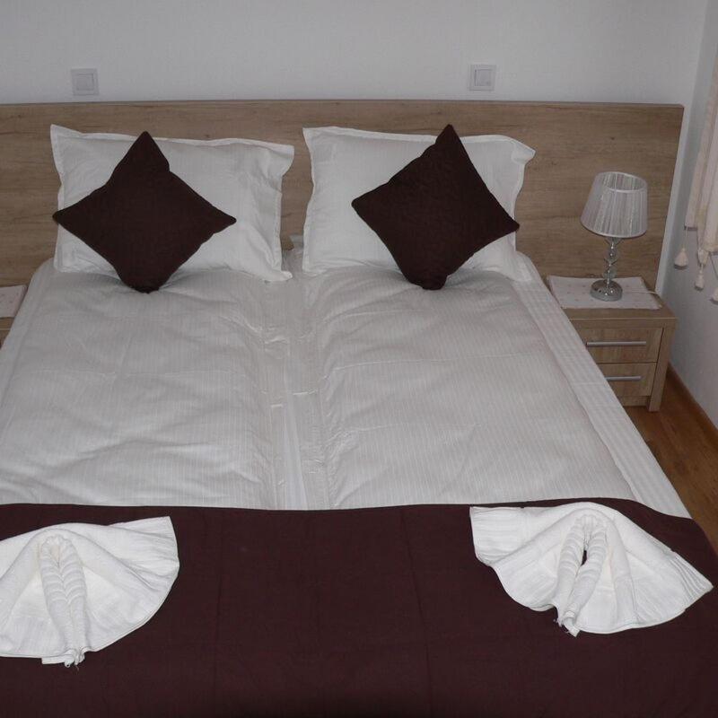 Double Room with Private Bathroom - Photo 2