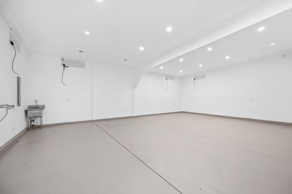 Four-Bedroom House photo 3