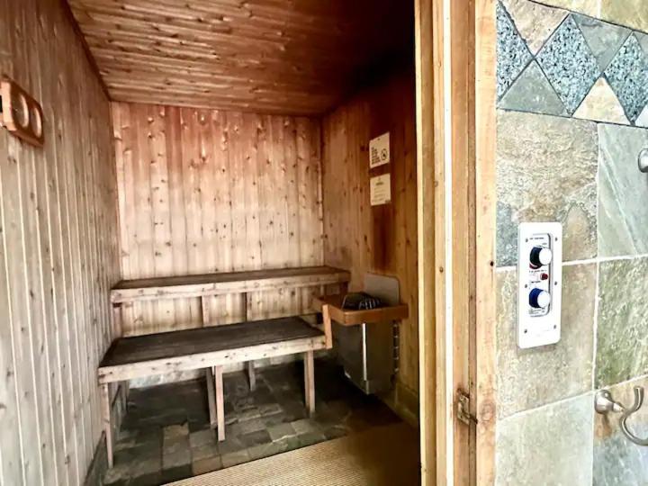 Waikiki Beach 1Bedroom Luxury Condo!: One-Bedroom Apartment photo