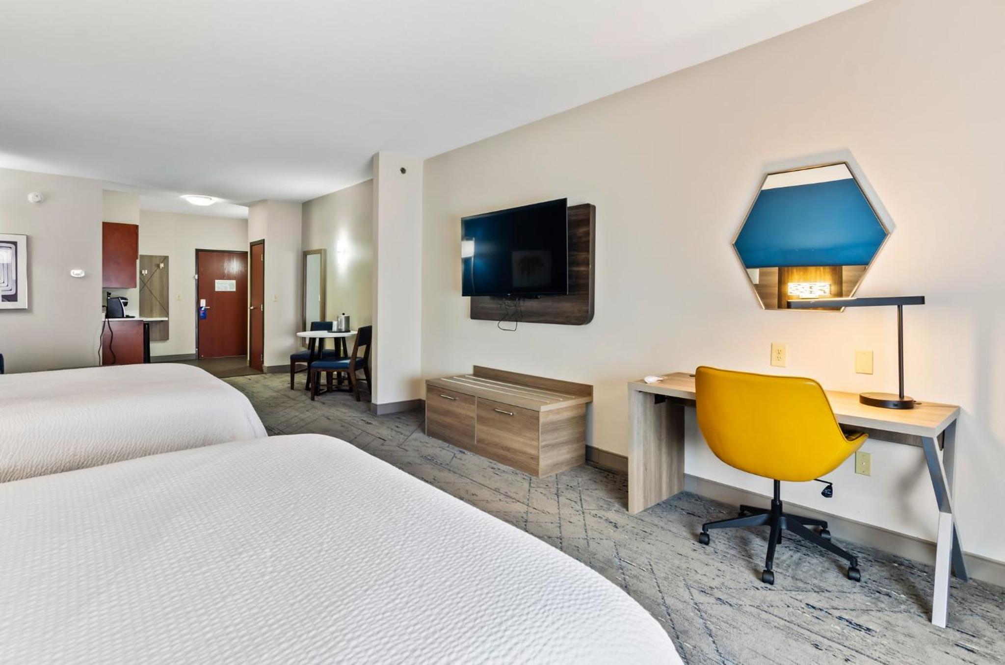 Queen Suite with Two Queen Beds and Sofa Bed
