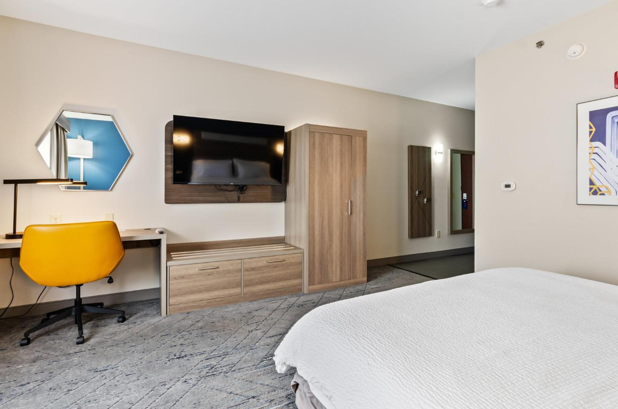 Standard King Room with Mobility Accessible Roll-In Shower