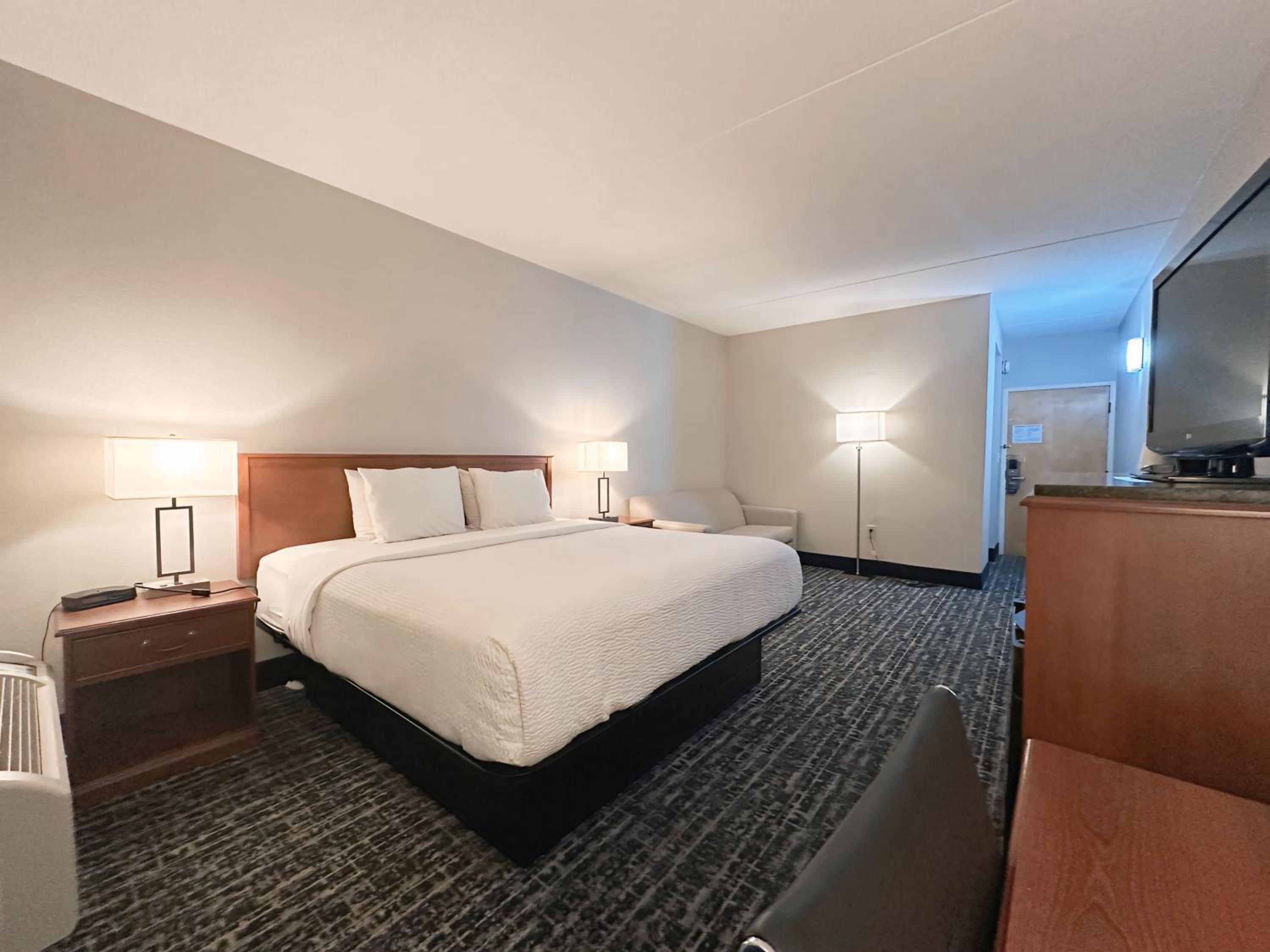 King Room - Non-Smoking - Photo 9