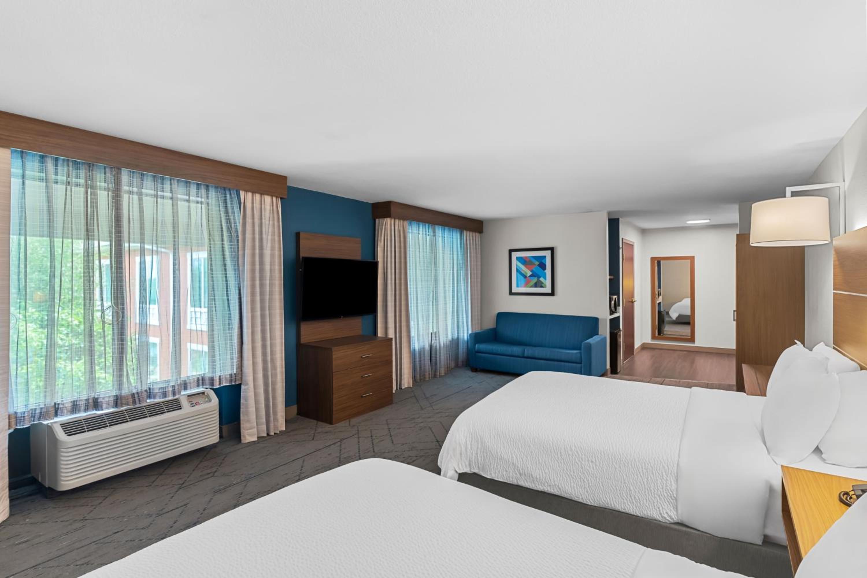 Queen Suite - Disability Access - Photo 6