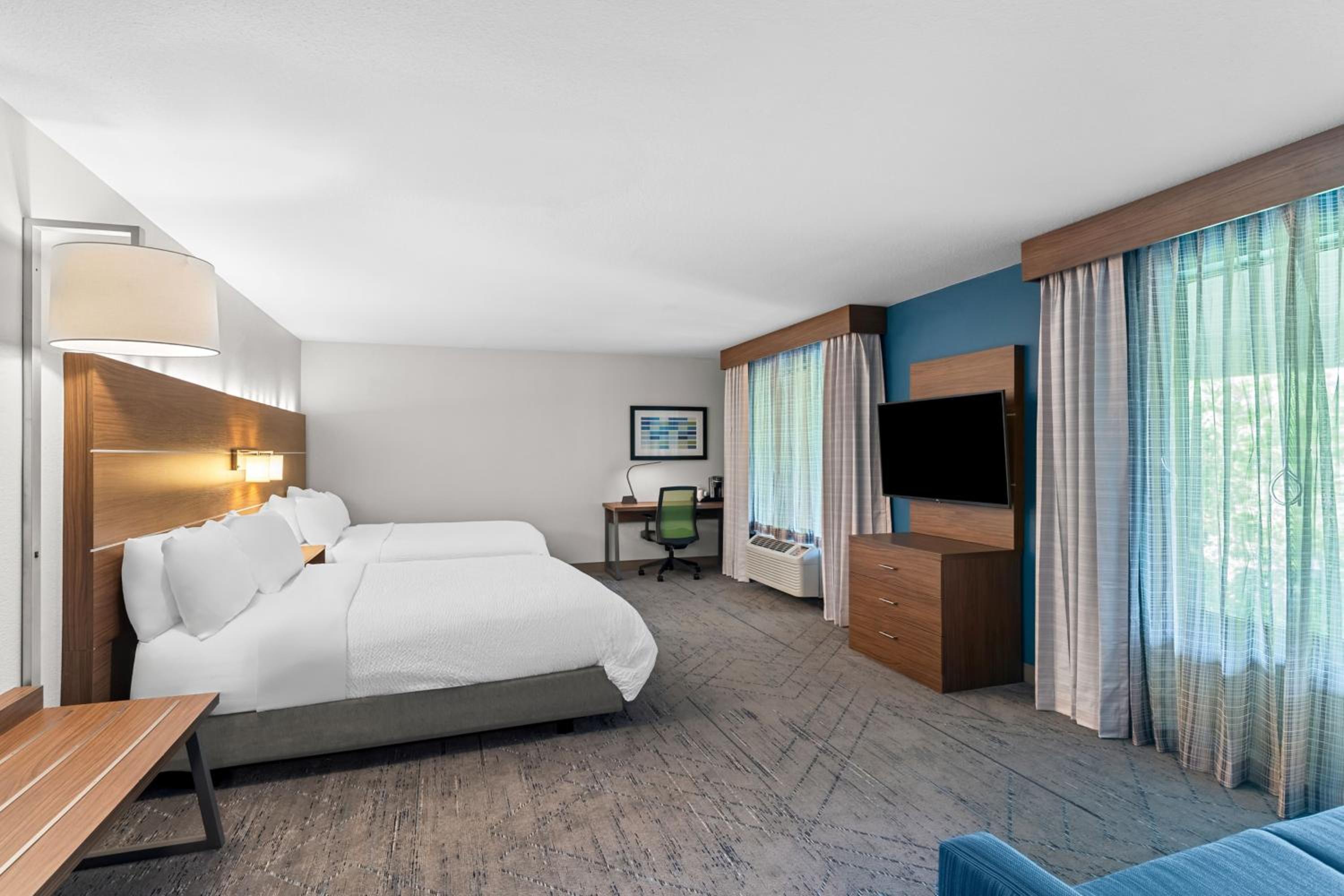 Queen Suite - Disability Access - Photo 5