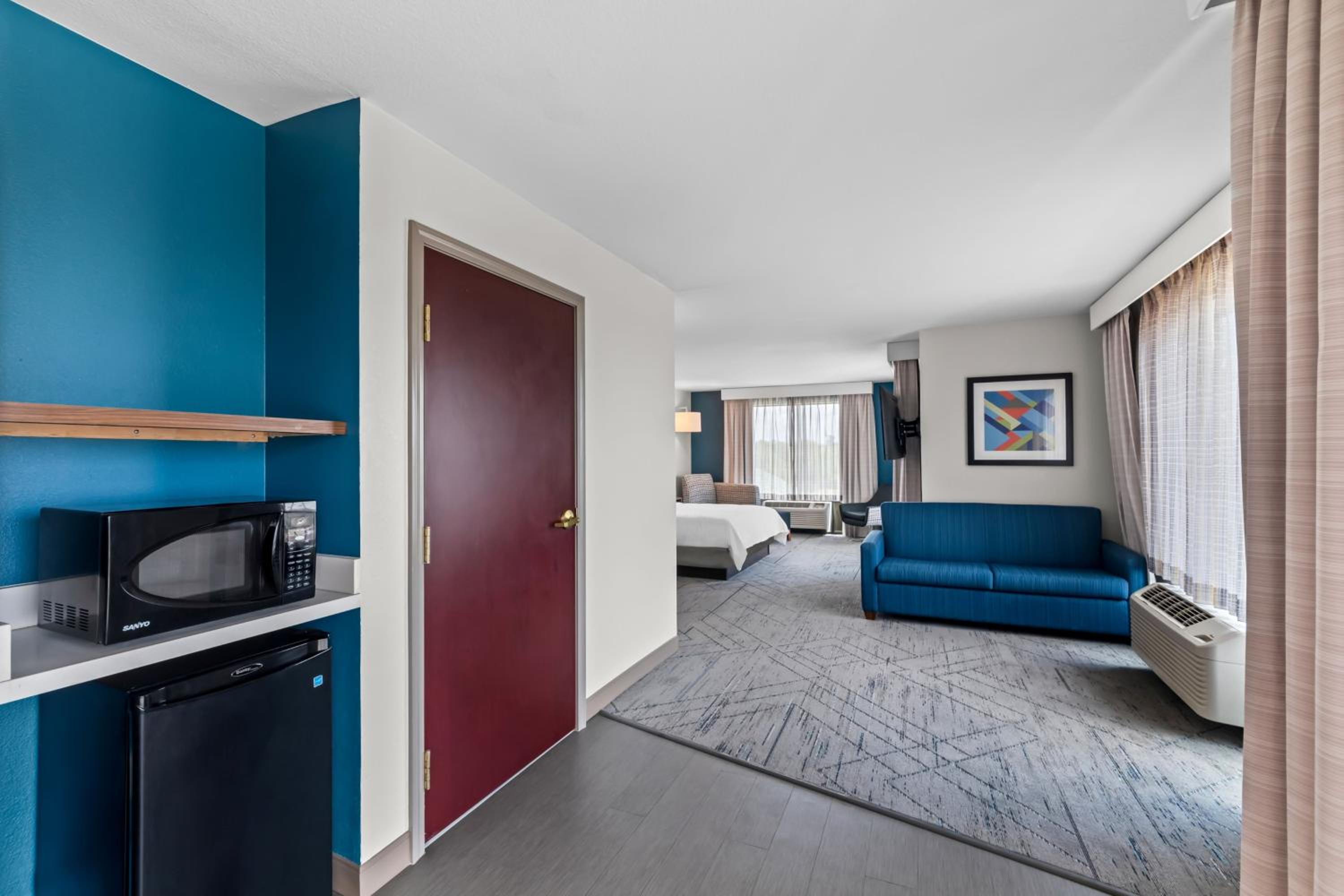 King Suite with Sofa Bed - Photo 2