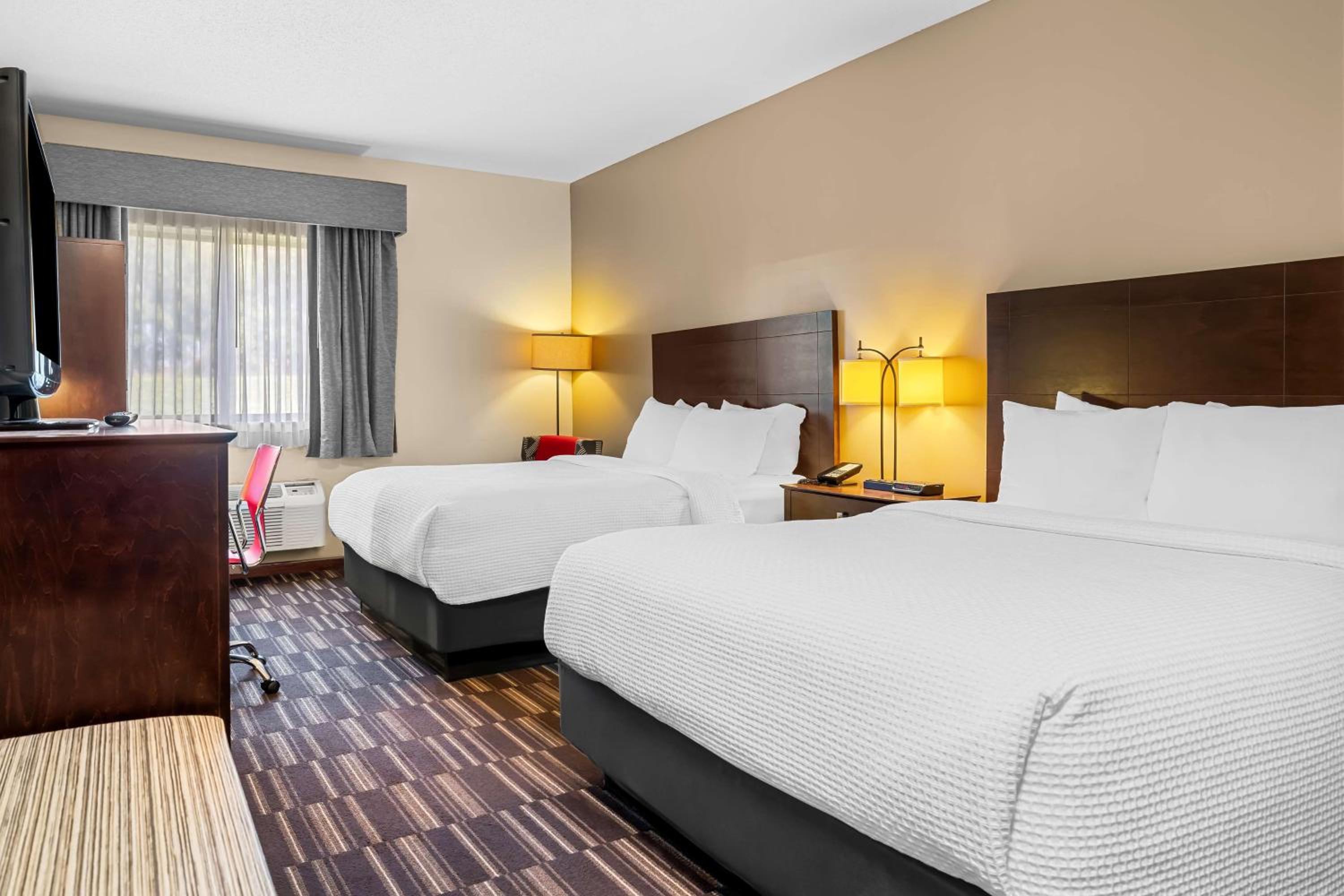 Queen Room with Two Queen Beds and Bath Tub - Disability Access - Photo 1