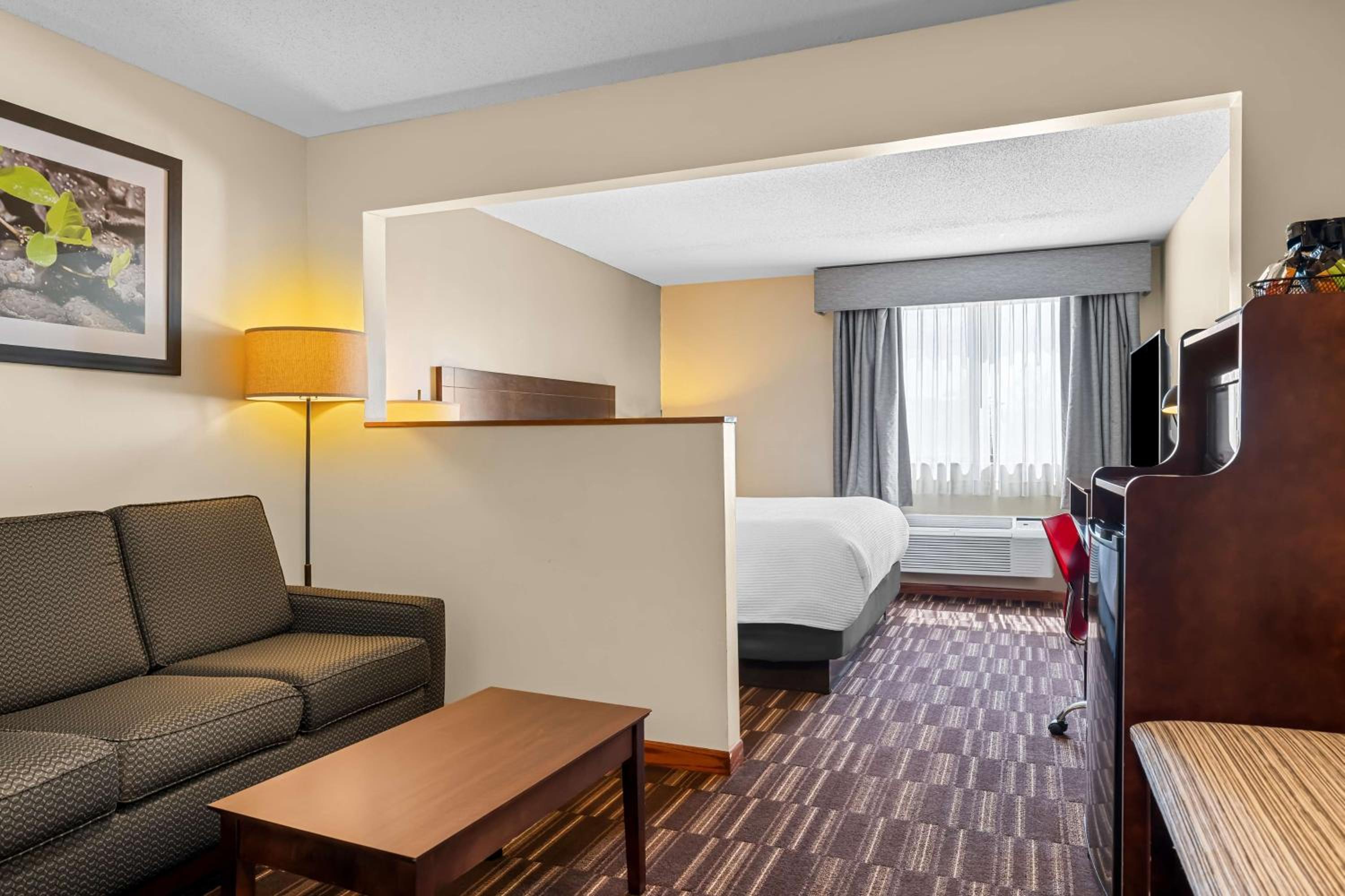 King Room - Non-Smoking - Photo 1