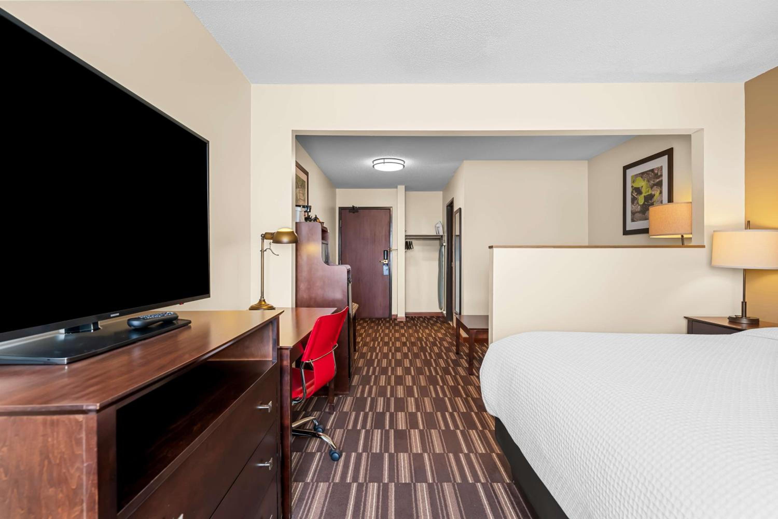 King Room - Non-Smoking - Photo 3