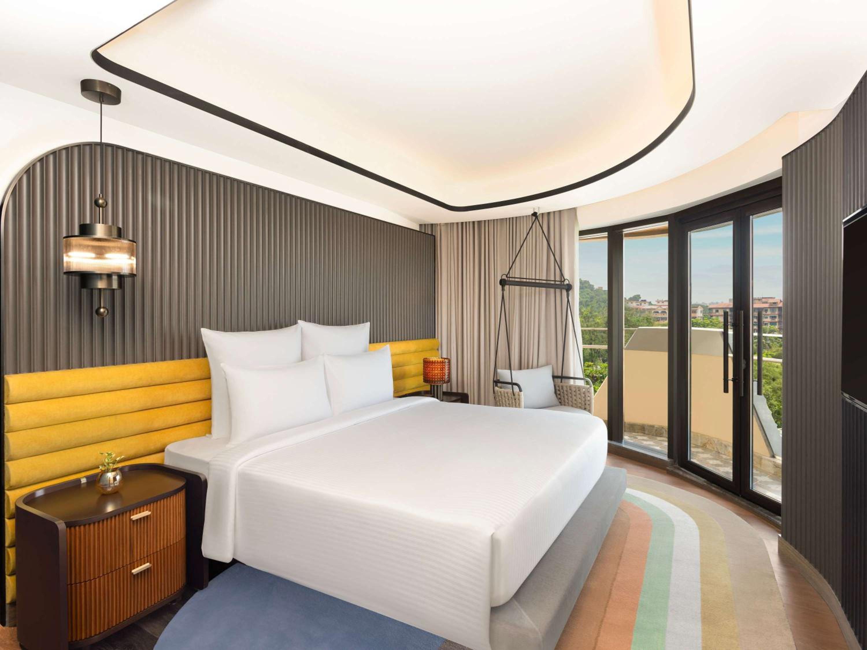 Executive Double Suite with Sofa Bed and Balcony - 2 pints of Beer & 20% off on SPA once per stay - Happy Hour Special: 50% discount on select brands (4-8 PM ) - Photo 5