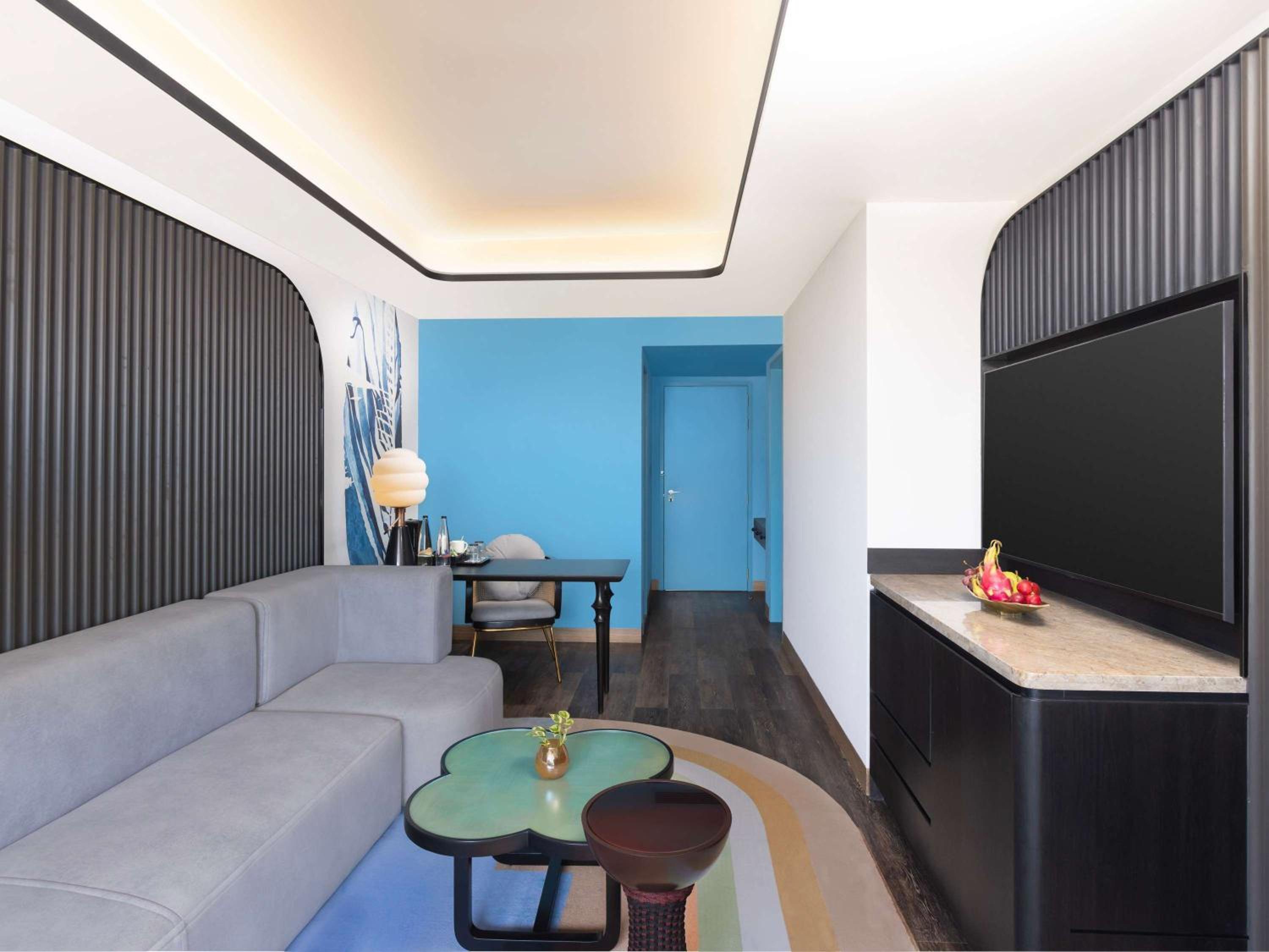 Executive Double Suite with Sofa Bed and Balcony - 2 pints of Beer & 20% off on SPA once per stay - Happy Hour Special: 50% discount on select brands (4-8 PM ) - Photo 4