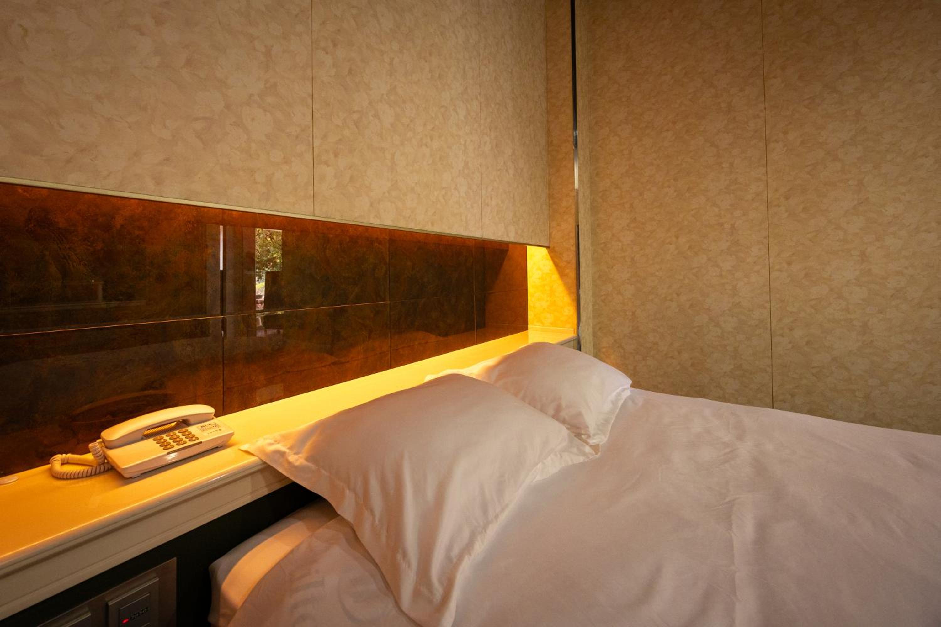Double Room - Photo 17