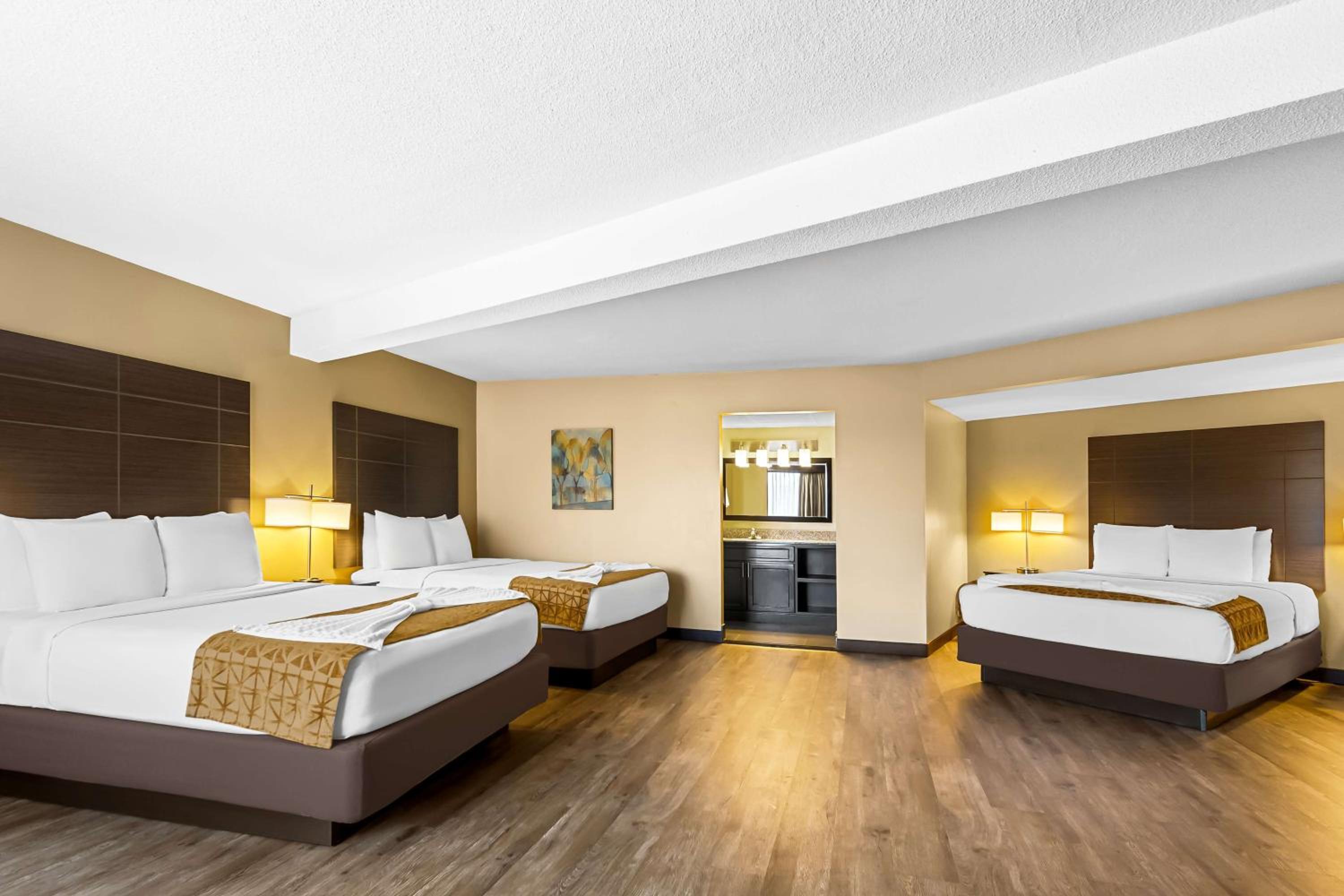 Family Room with Three Queen Beds