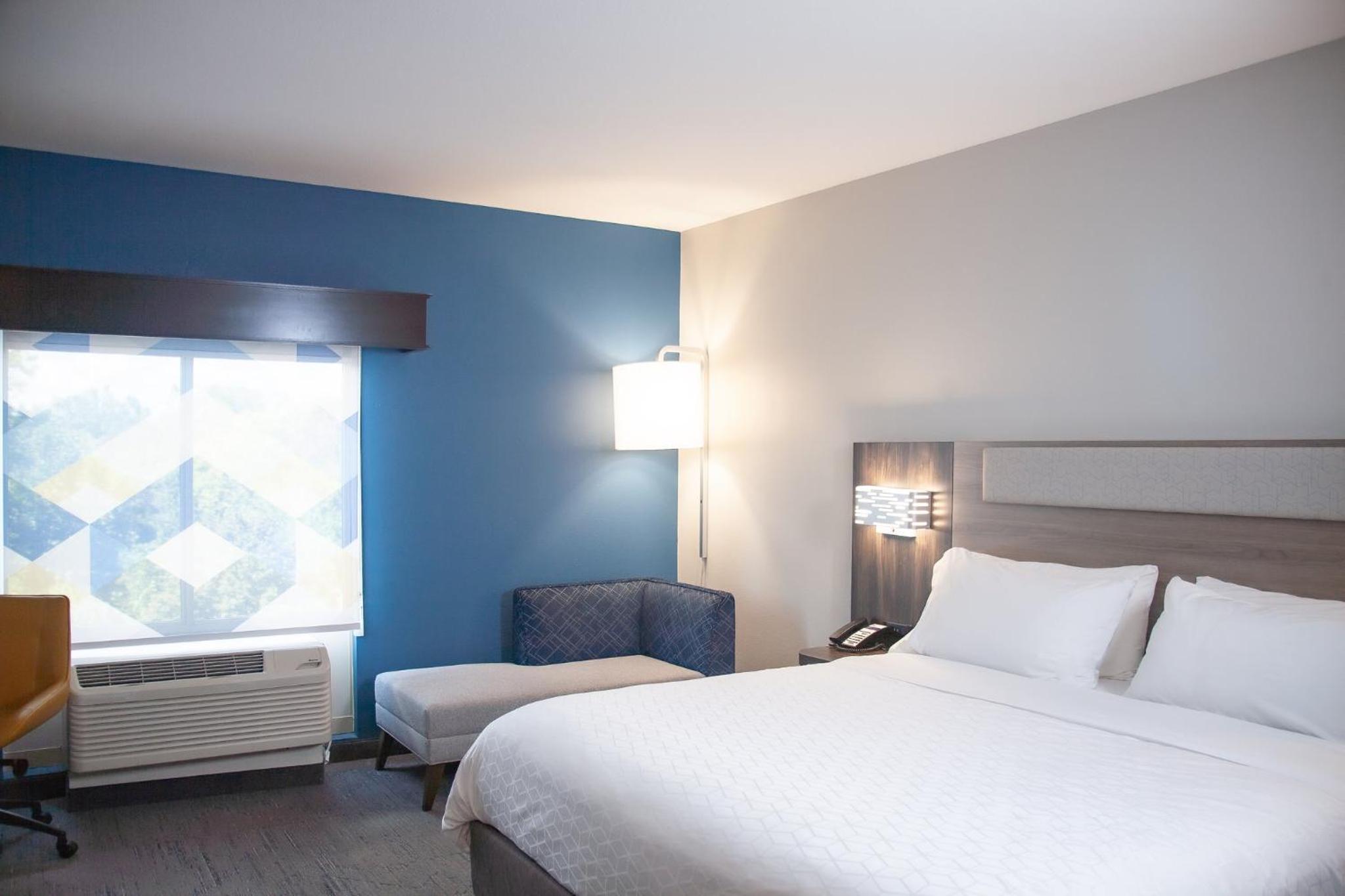 Standard King Room - Photo 3