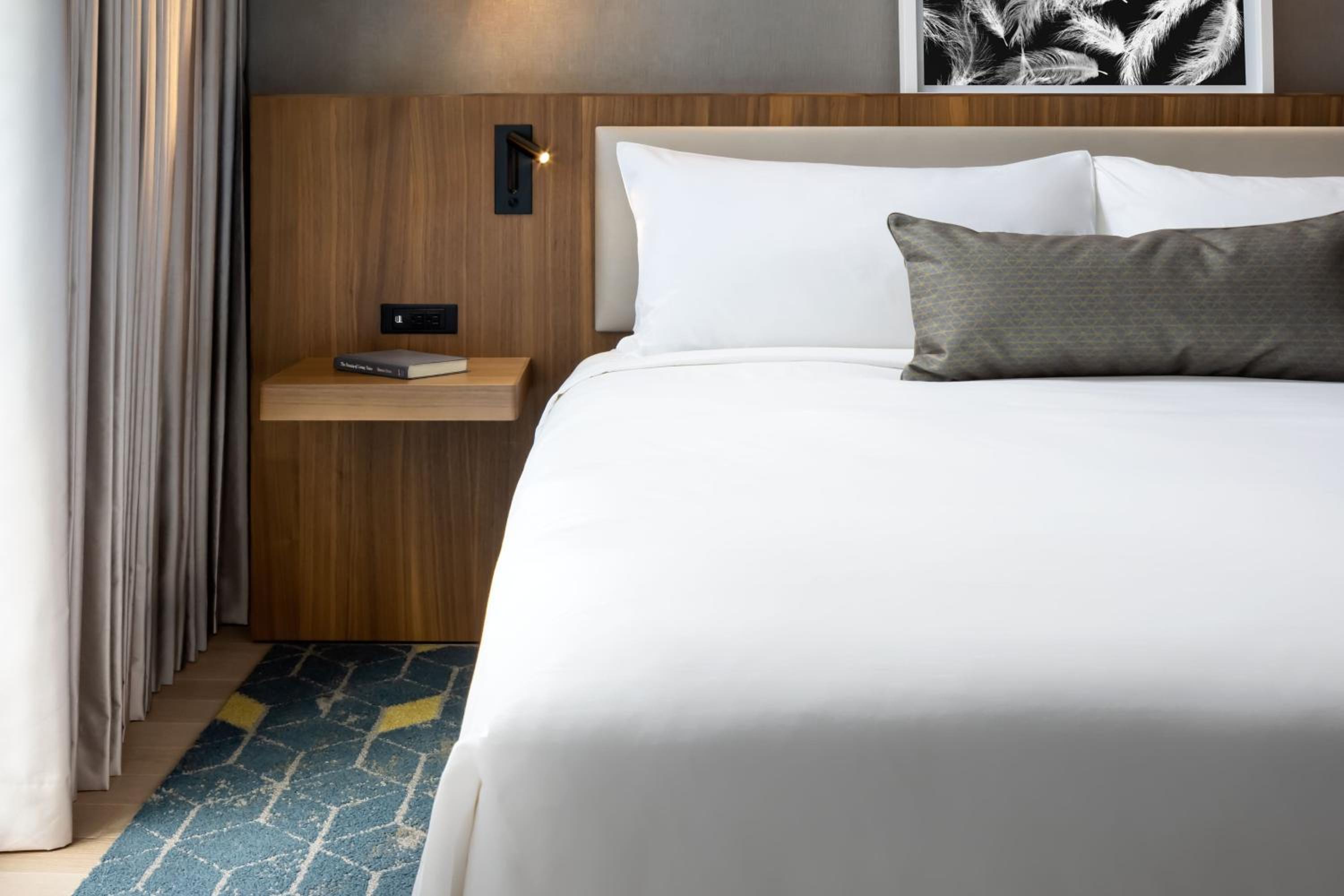 Guest  room with 2 Queen - Photo 8