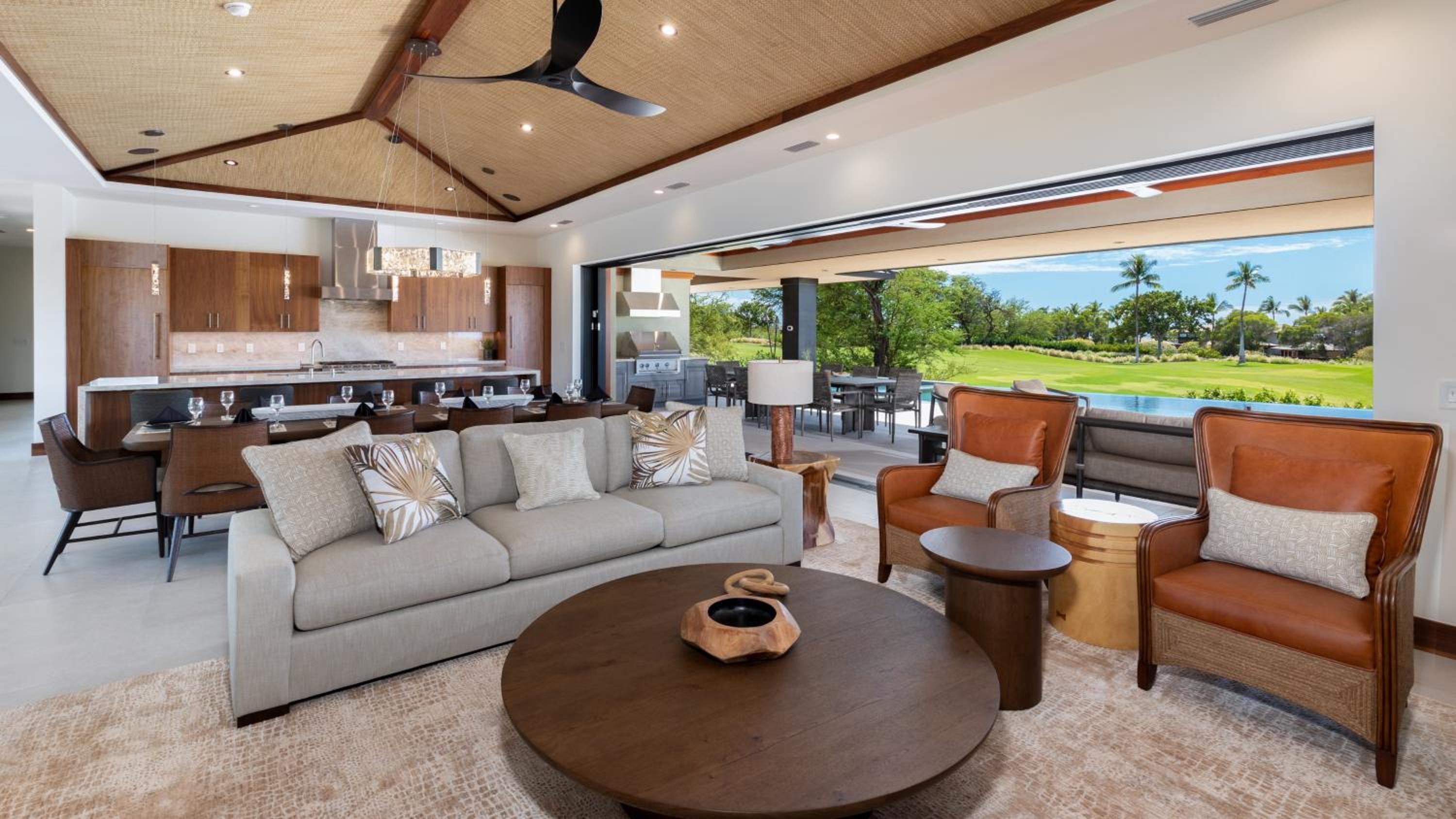 Five-Bedroom House photo 1