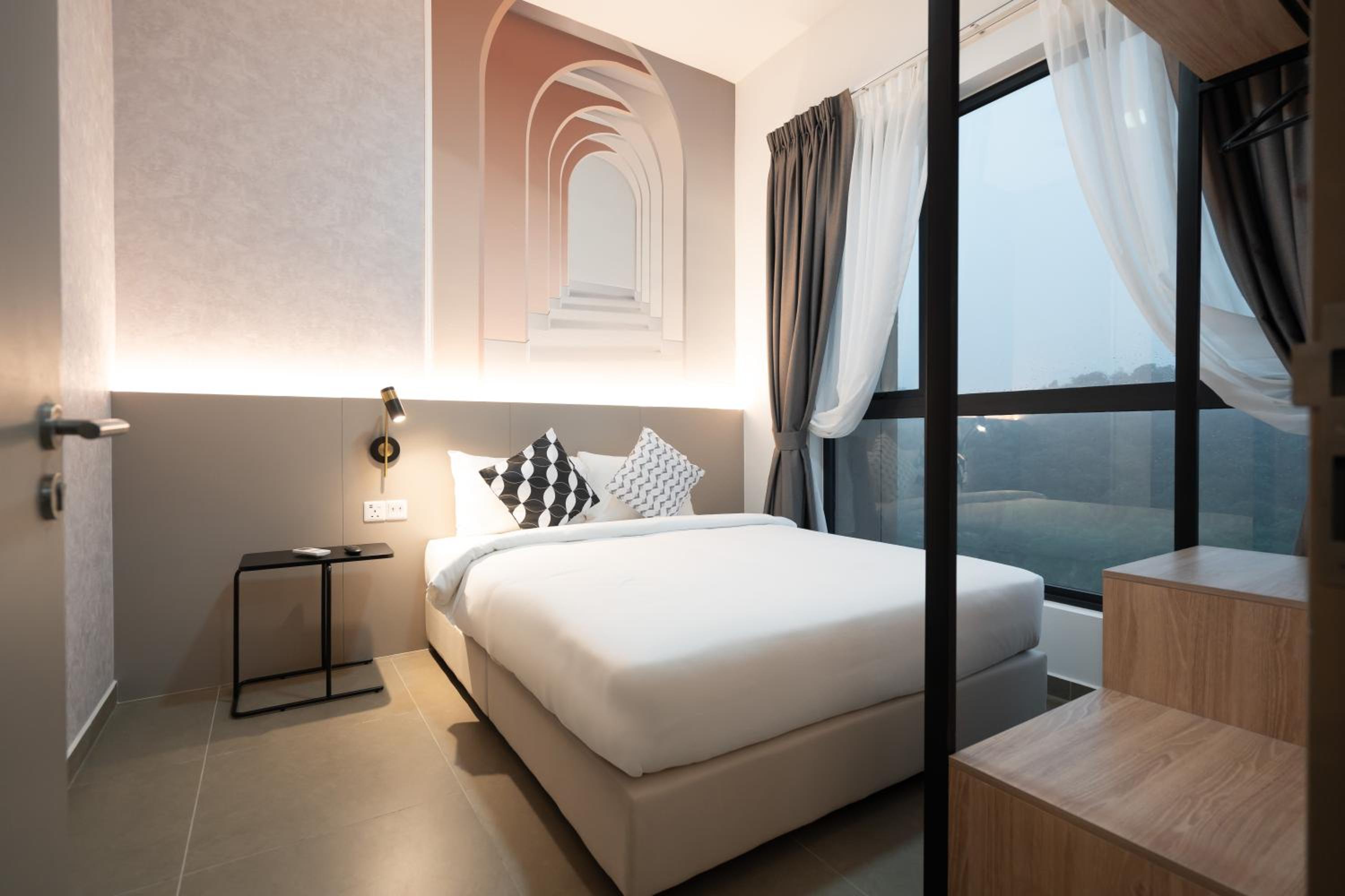 Illusion 2 Bedroom Suite