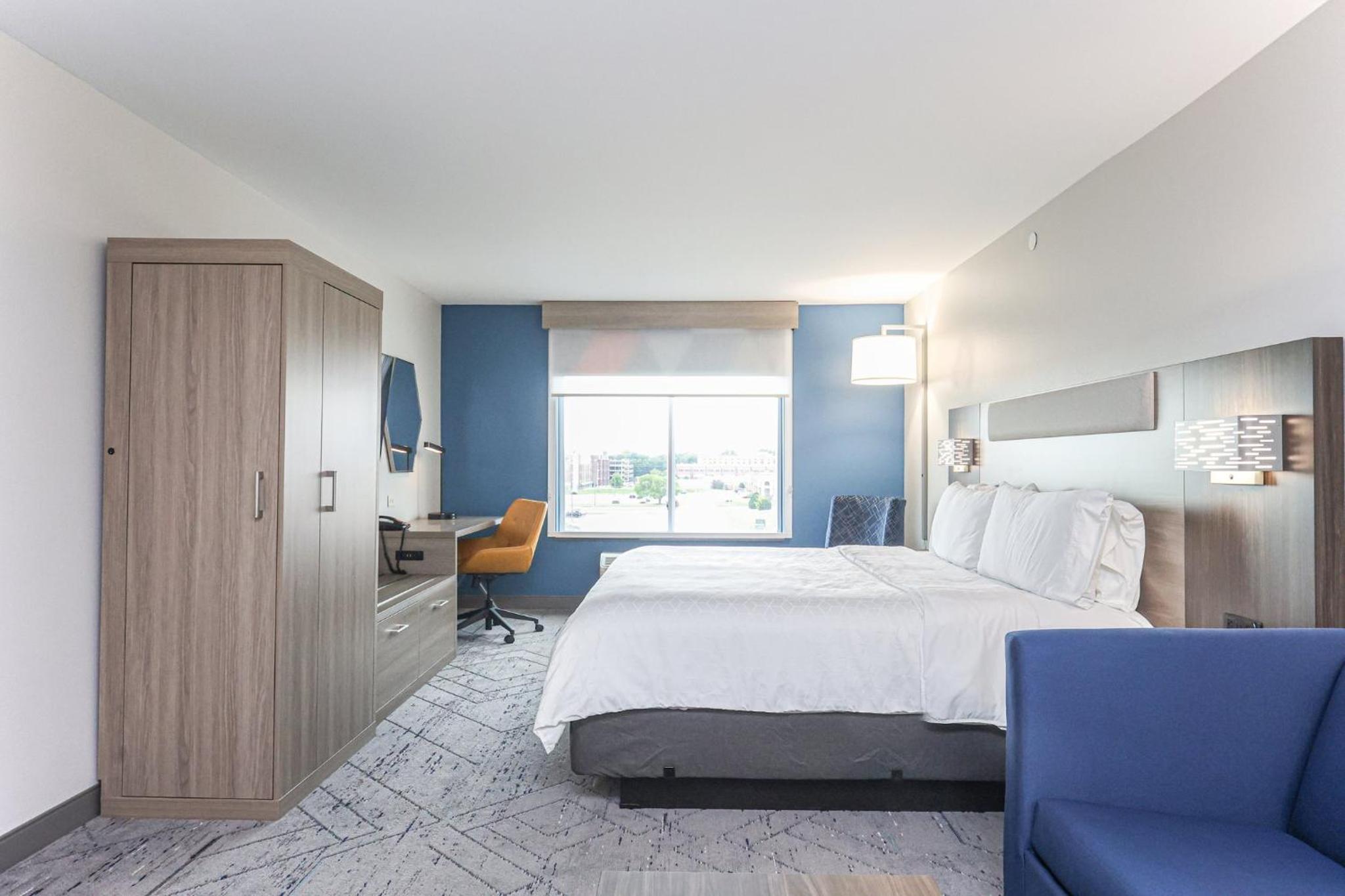 King Suite - Photo 2