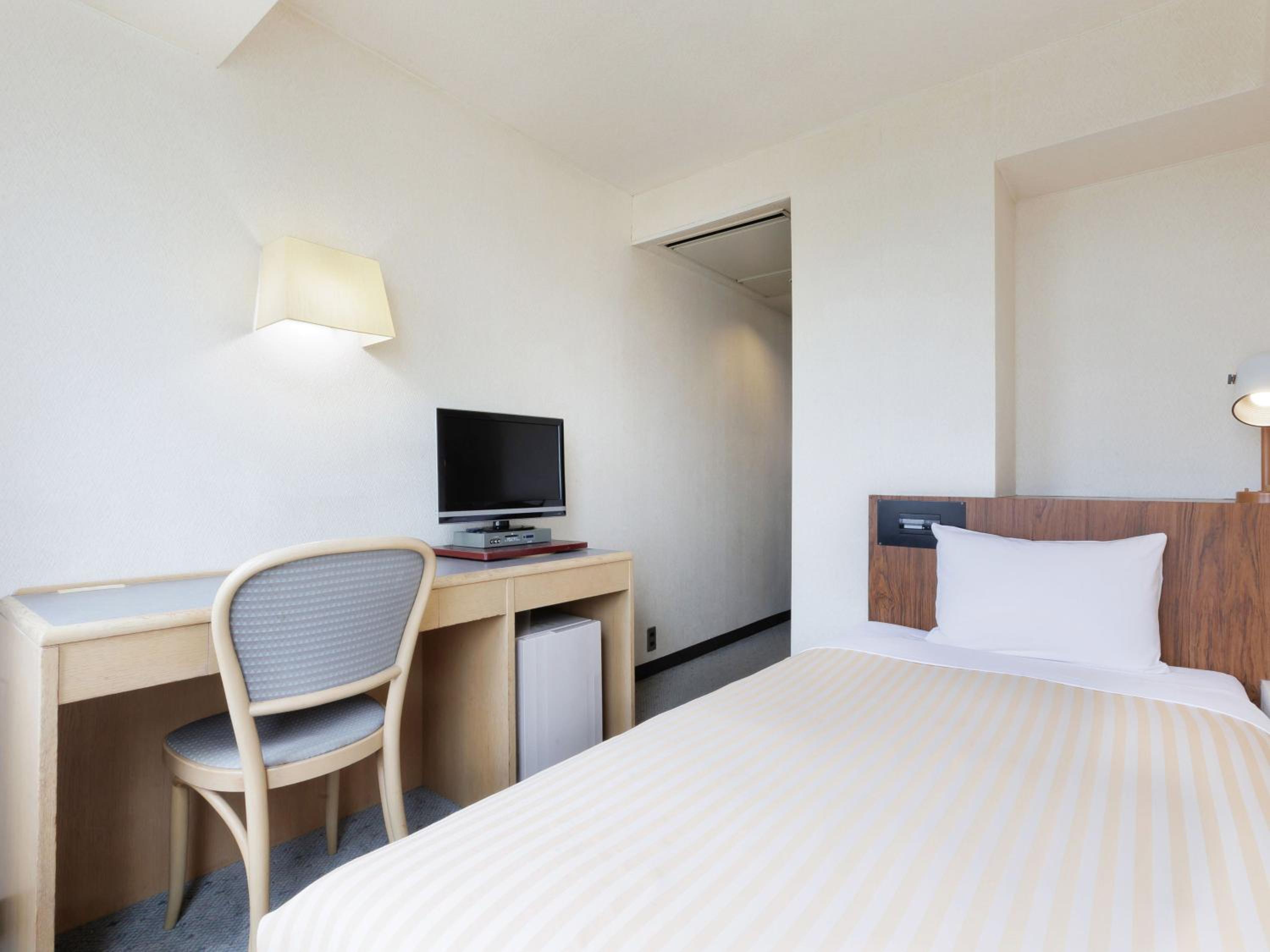 Standard Single Room - Smoking - No Daily Cleaning photo 2