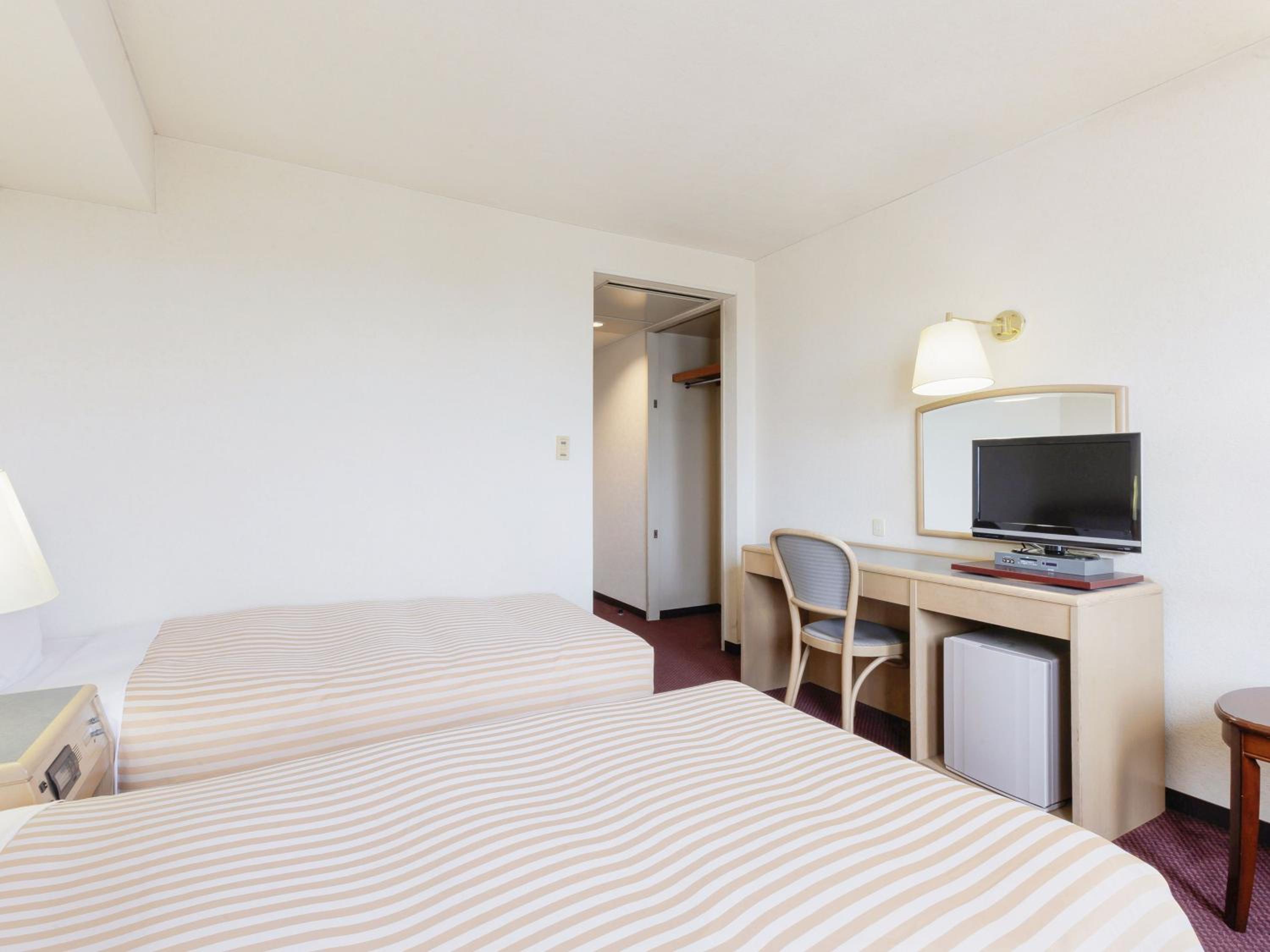 Standard Twin Room - Smoking photo 3