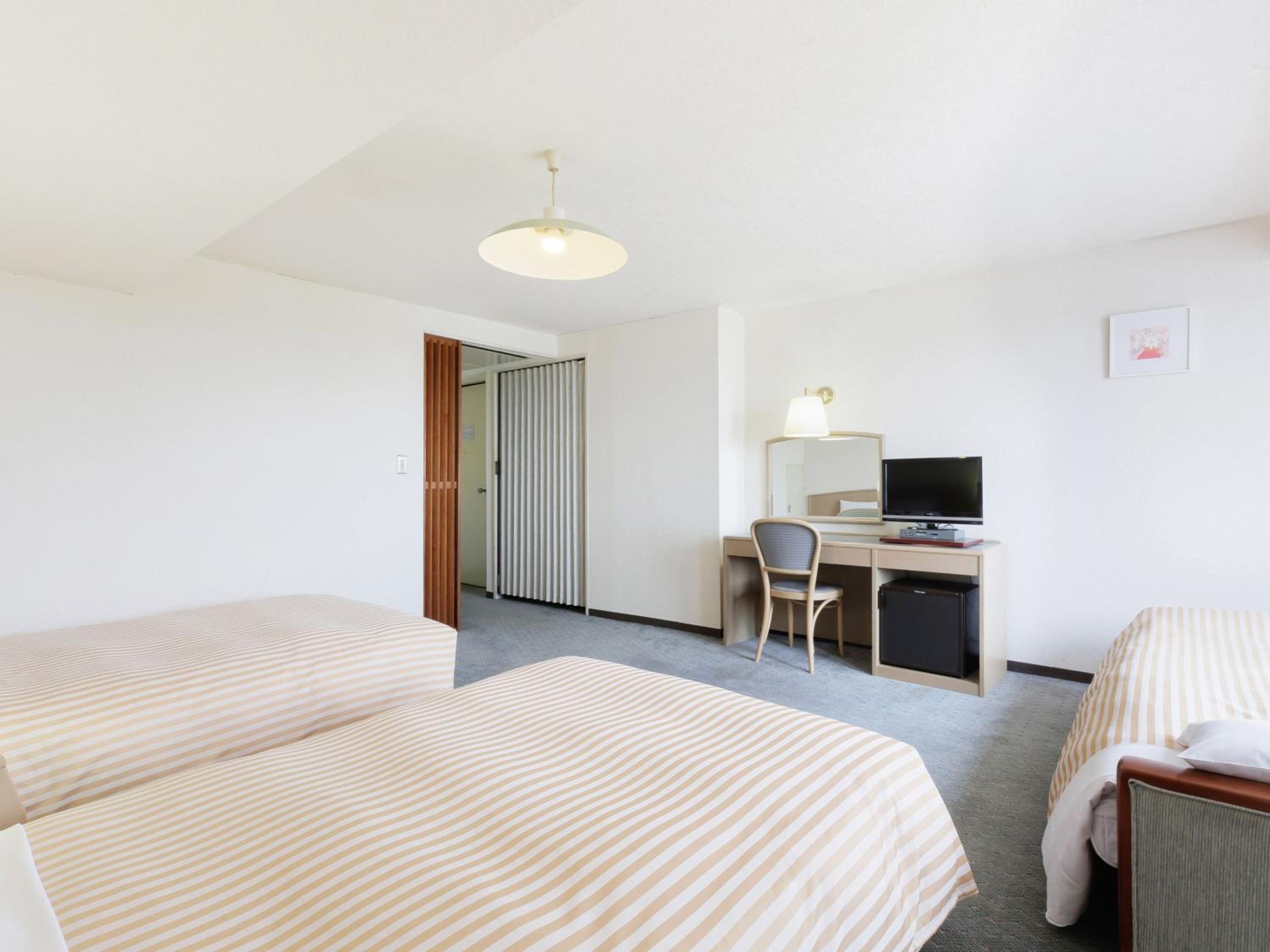 Standard Triple Room - Smoking photo 2