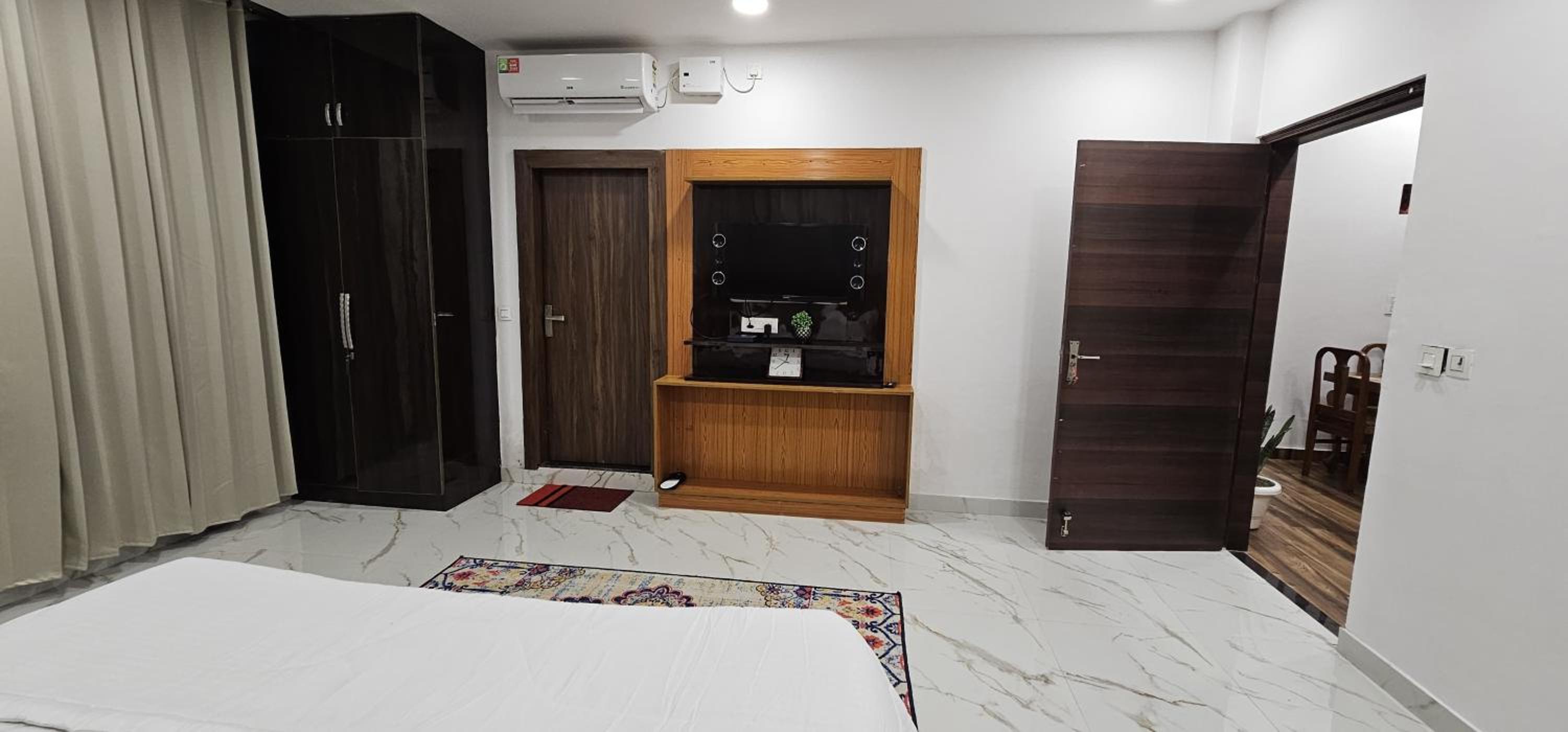 Three-Bedroom Apartment photo 1