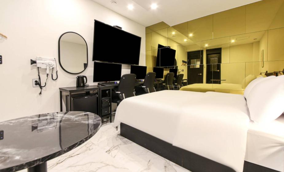 Deluxe Double Room - Photo 17