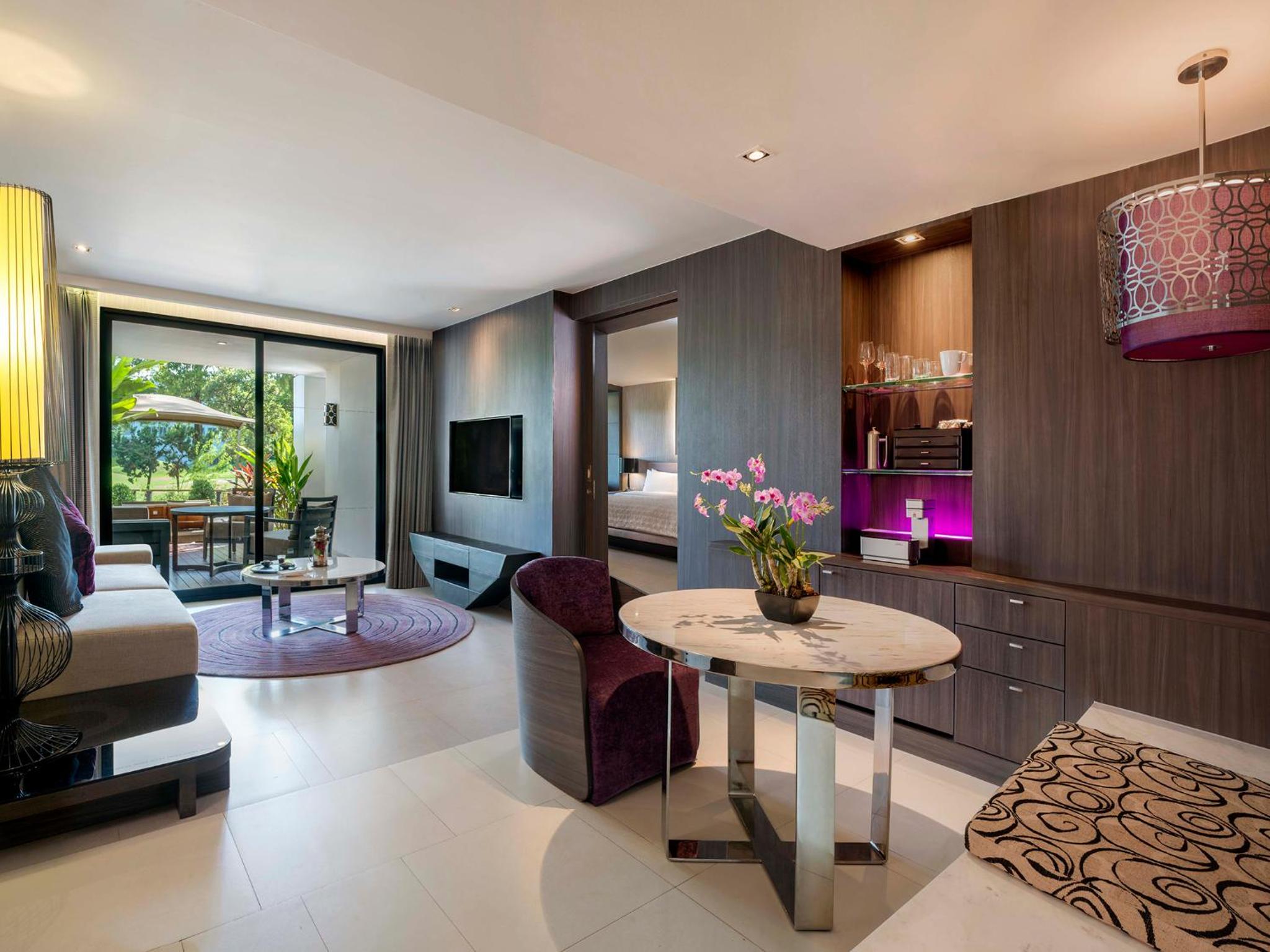King Premium Suite with Garden Terrace