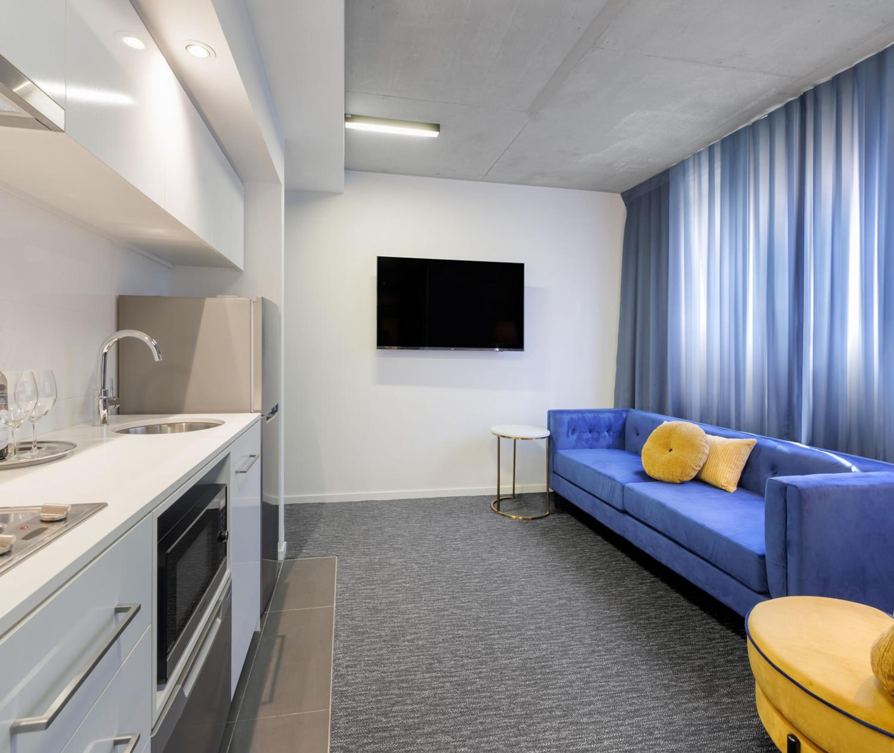 One Bedroom - Photo 3