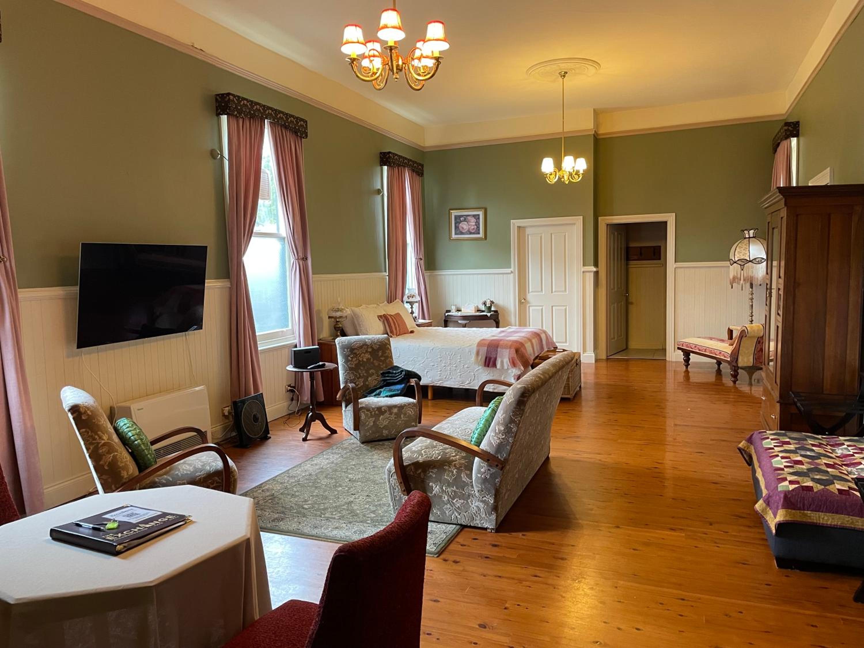 Executive Suite photo 1