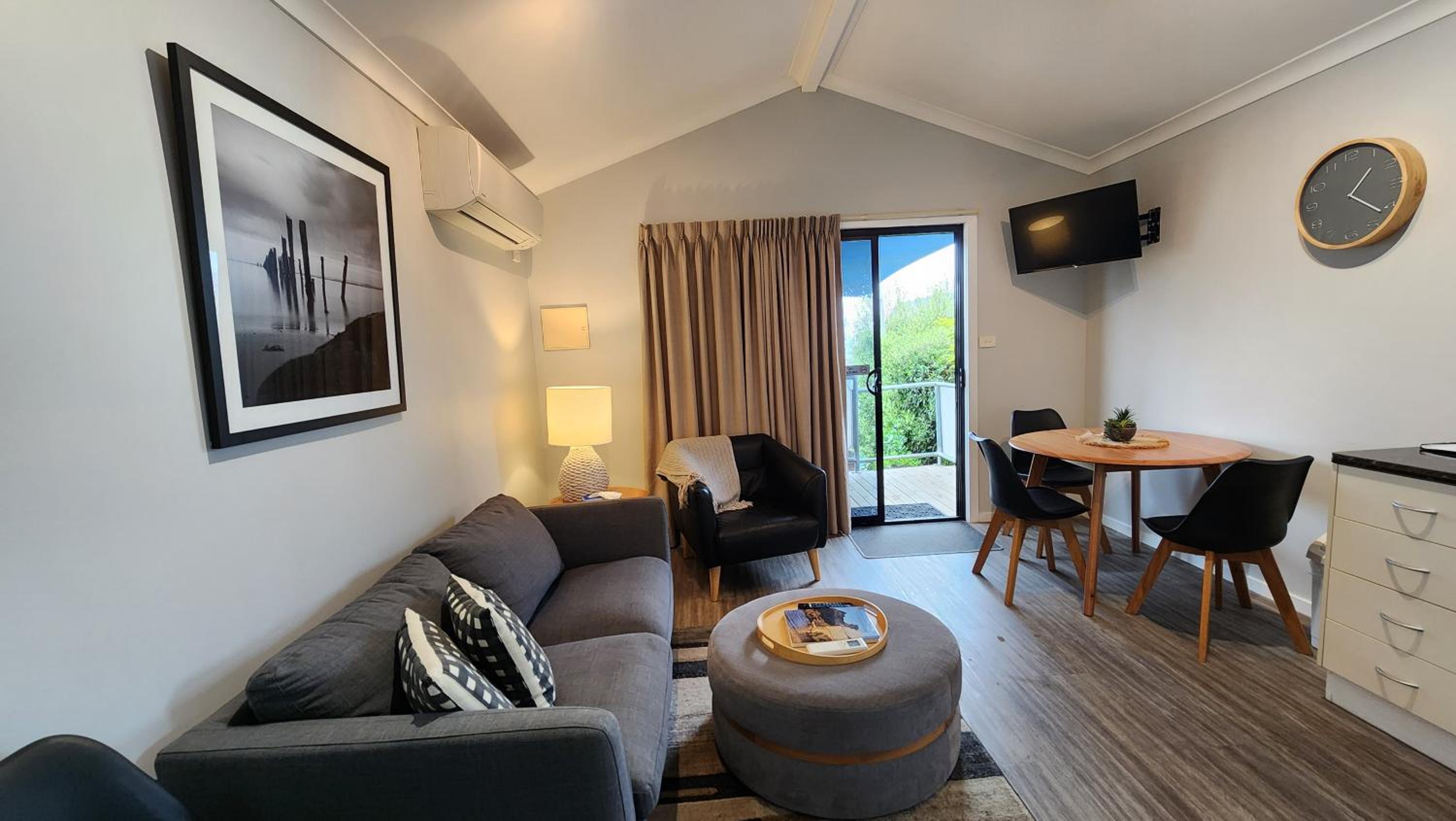 Two-Bedroom Apartment with Balcony and Sea View photo 1