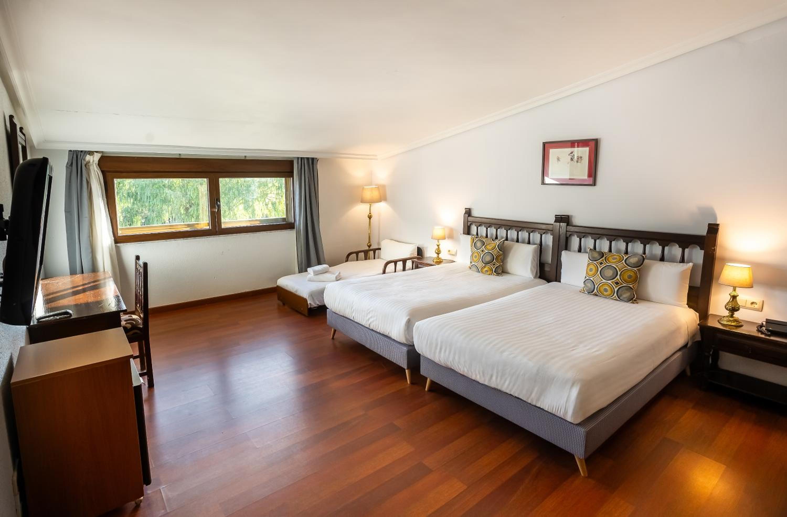 Deluxe Twin Room - Photo 7