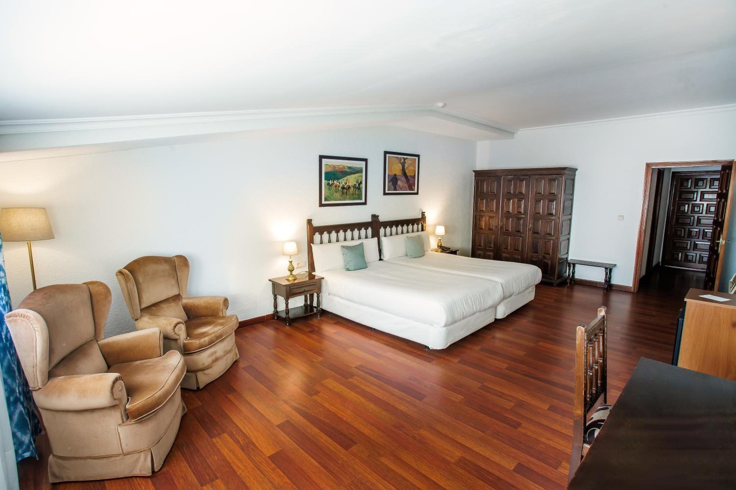 Deluxe Twin Room - Photo 6