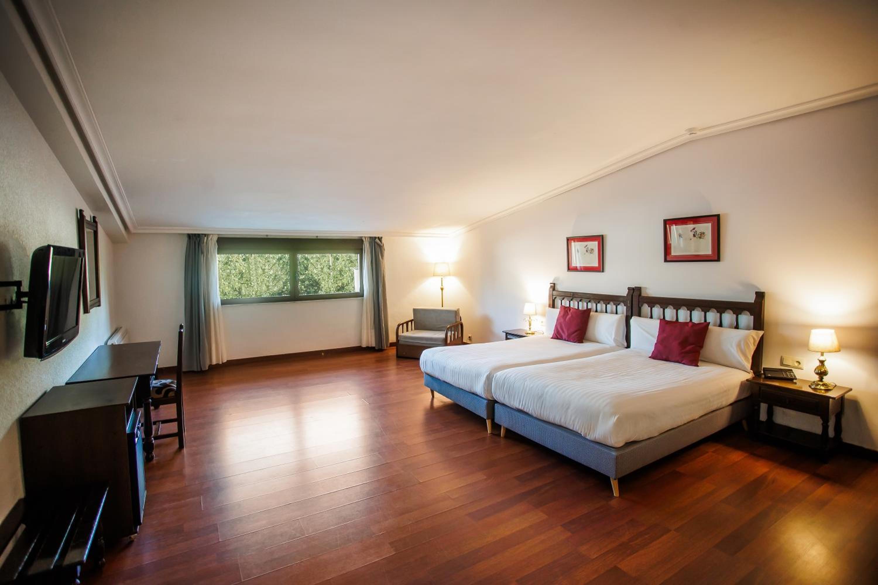Deluxe Twin Room - Photo 3