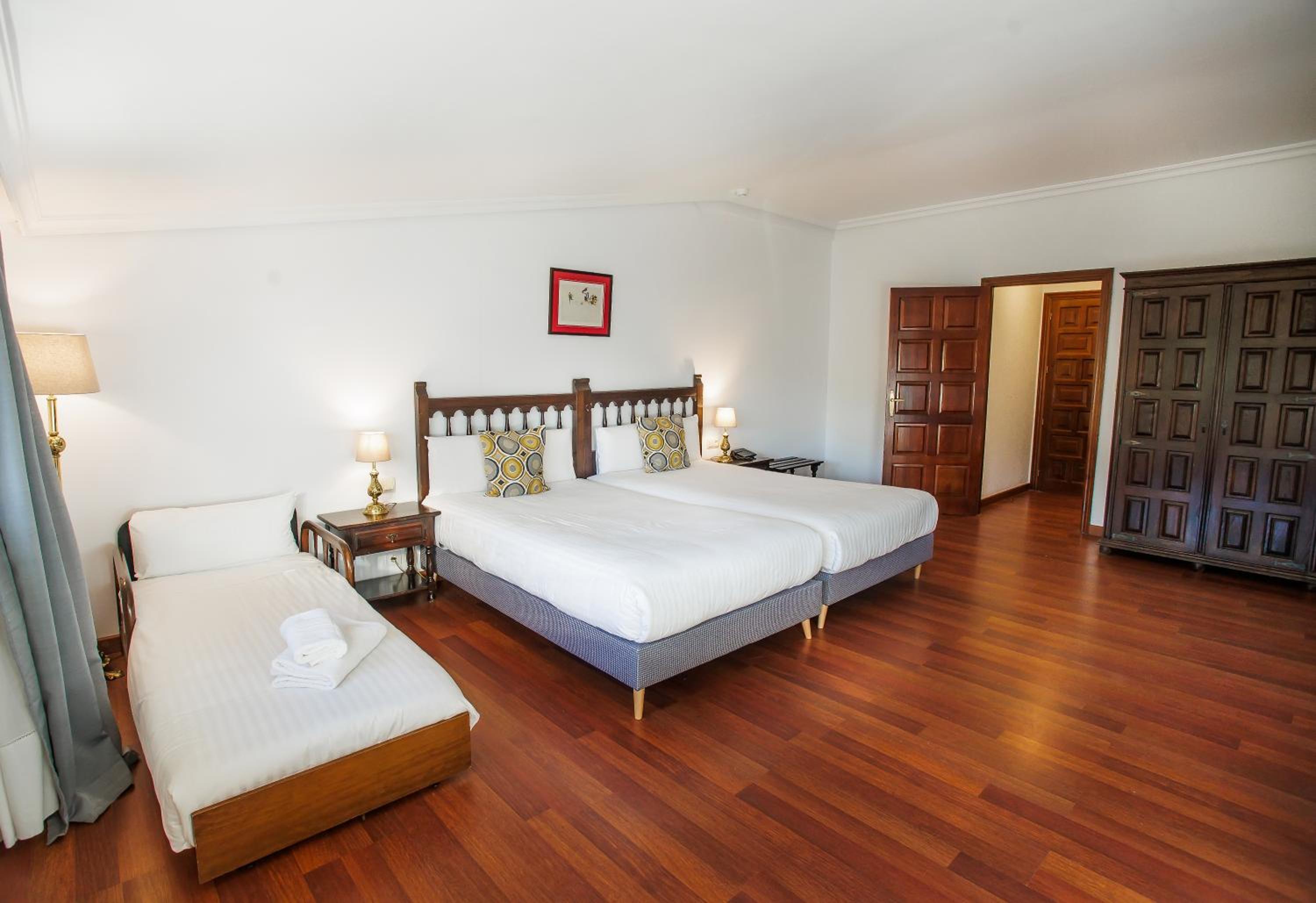 Deluxe Twin Room - Photo 2