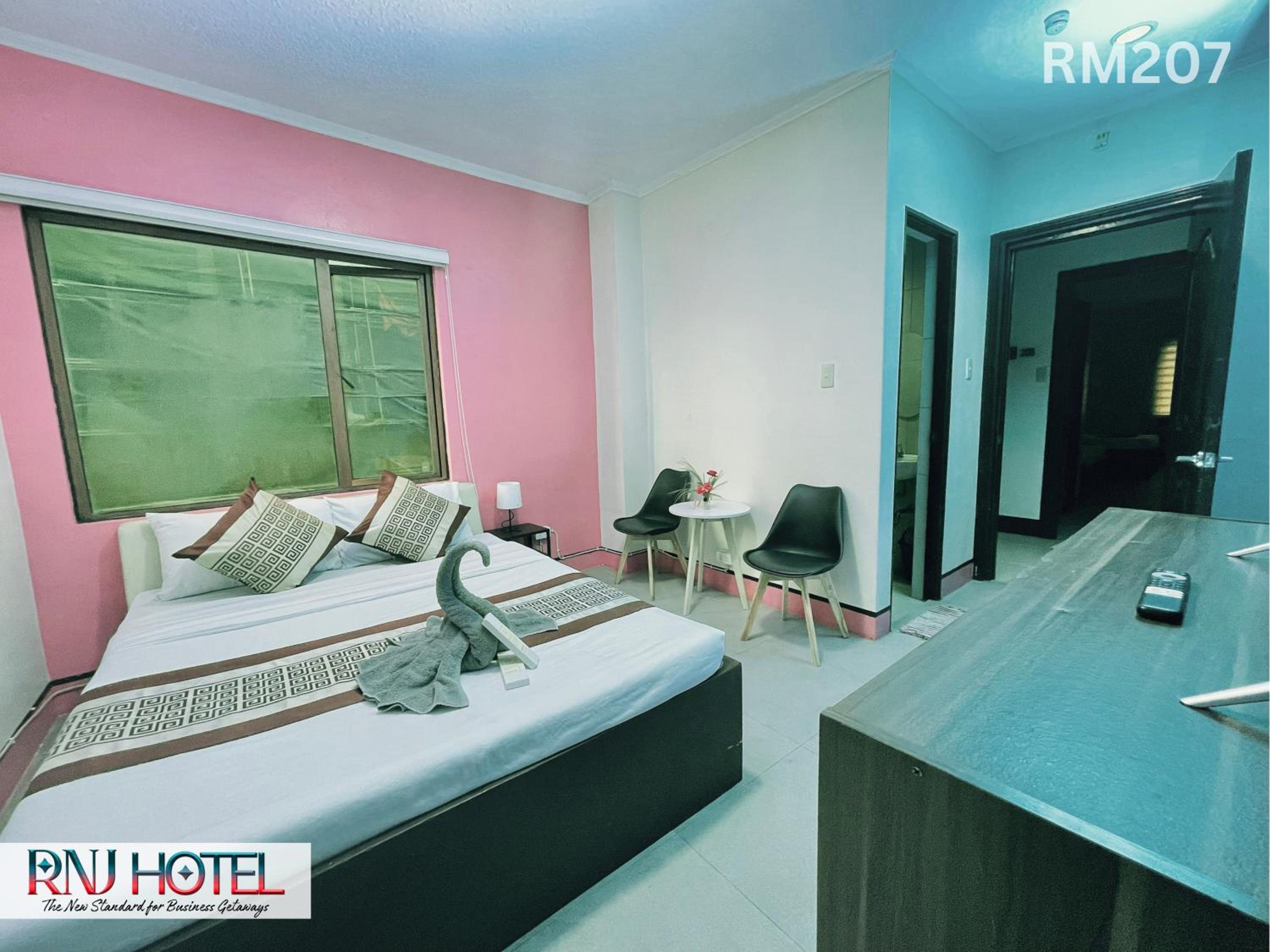 Deluxe Queen Room