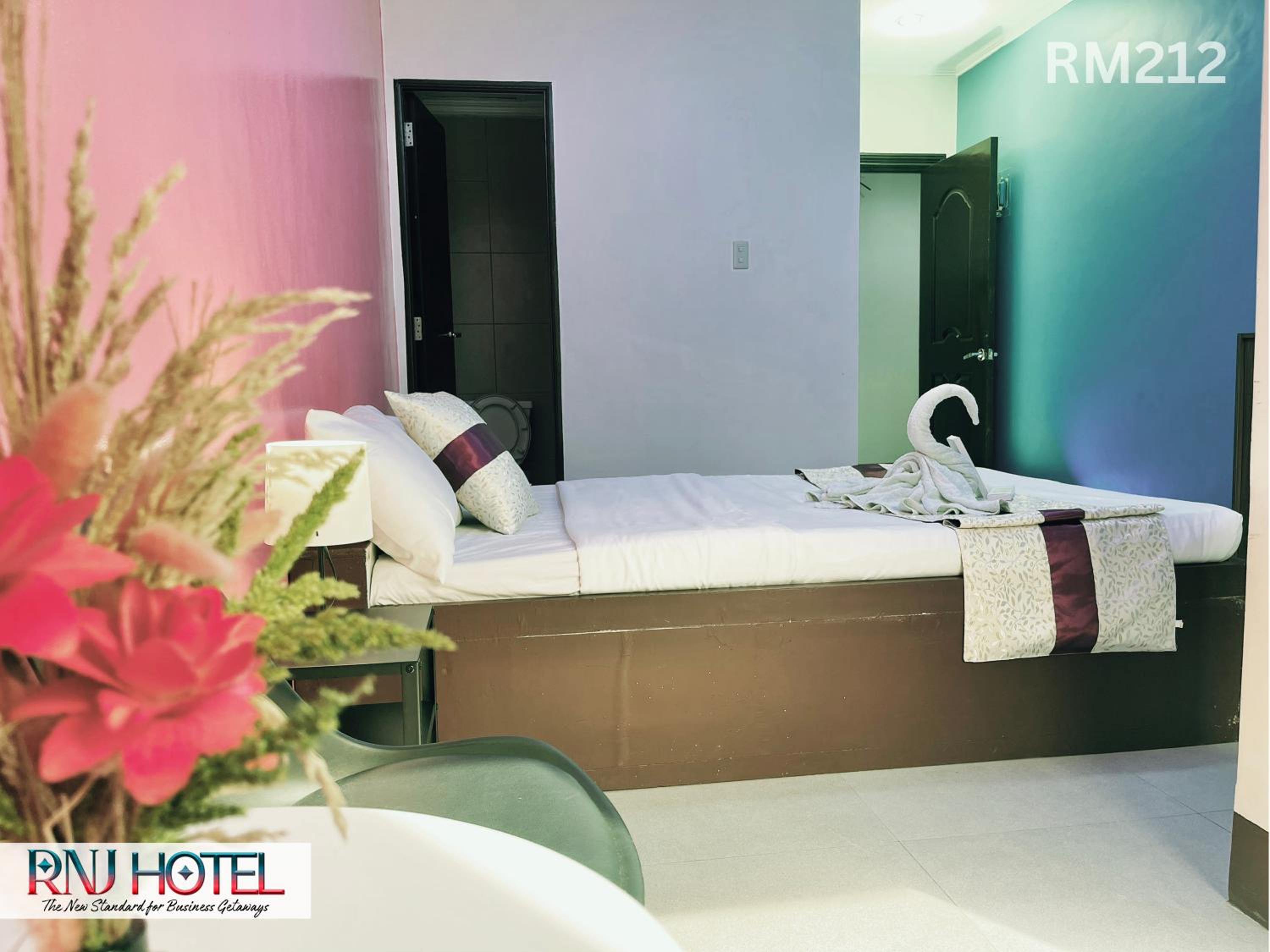 Deluxe Queen Room