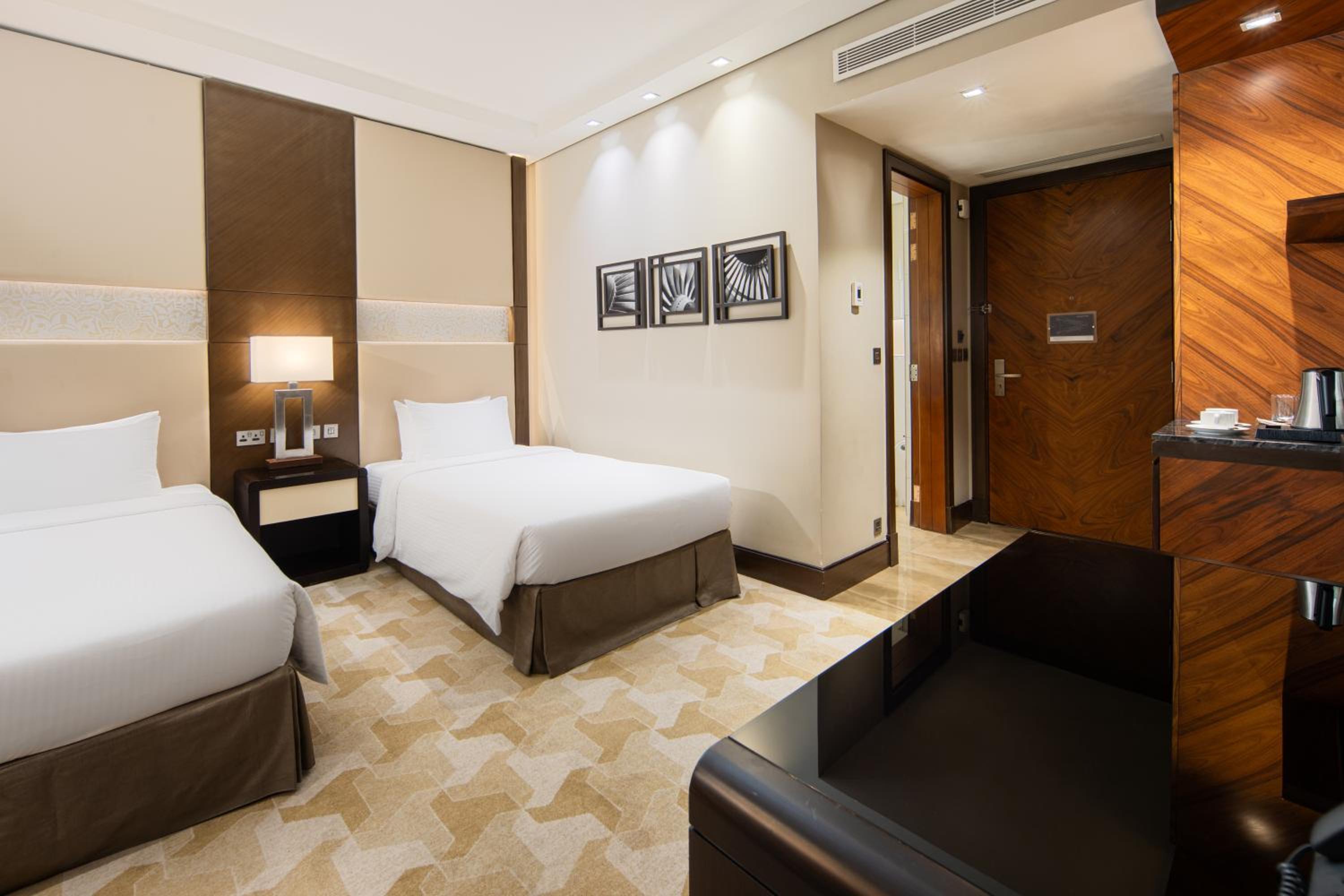 Deluxe Twin Room (12 Hours Stay) - Photo 1