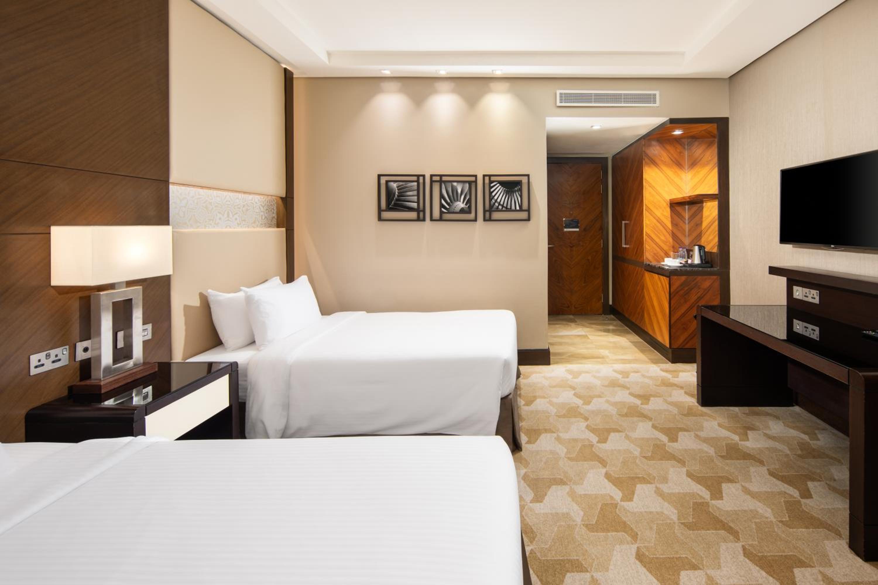 Deluxe Twin Room (12 Hours Stay) - Photo 2