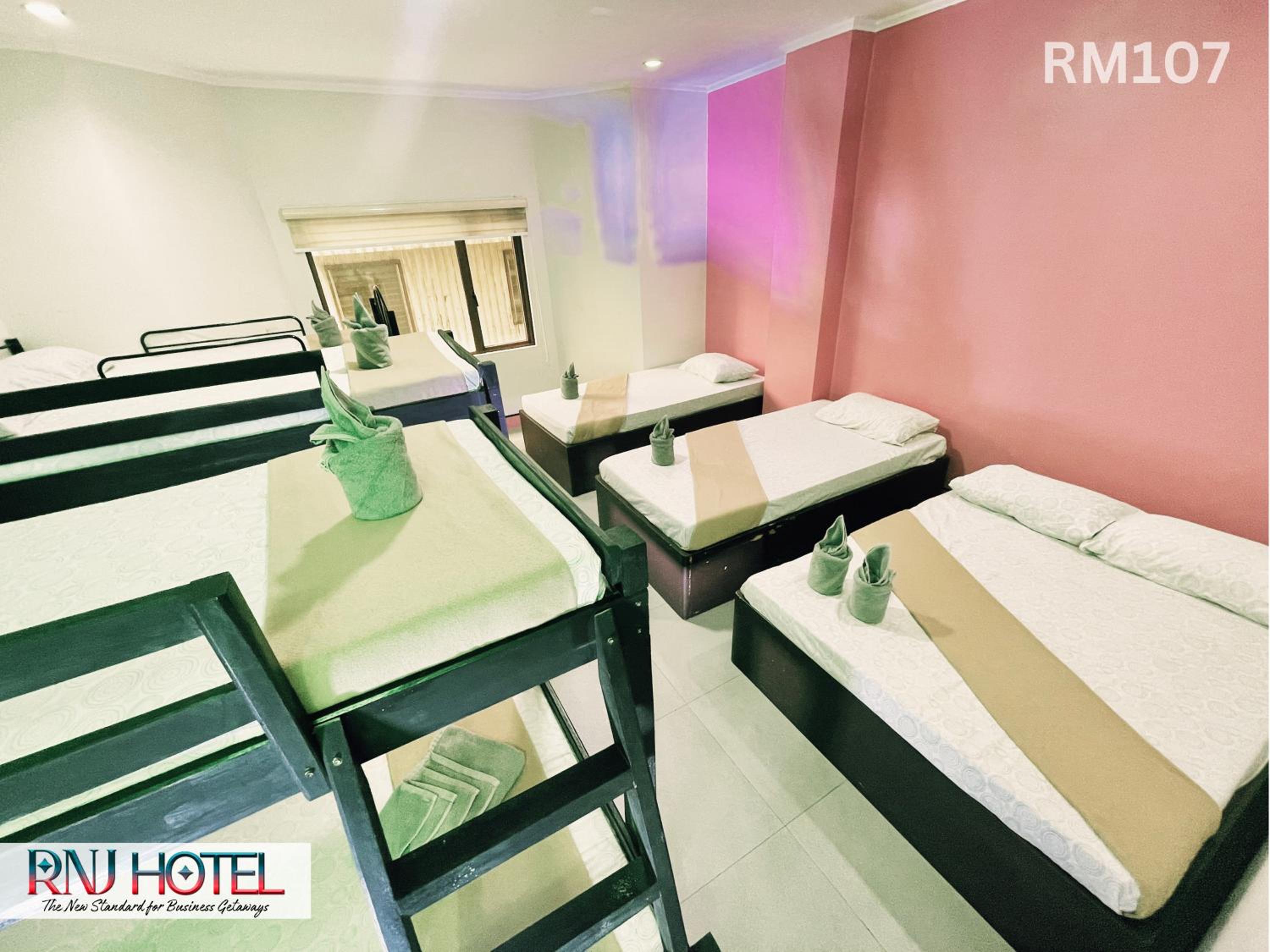 Deluxe Family Suite