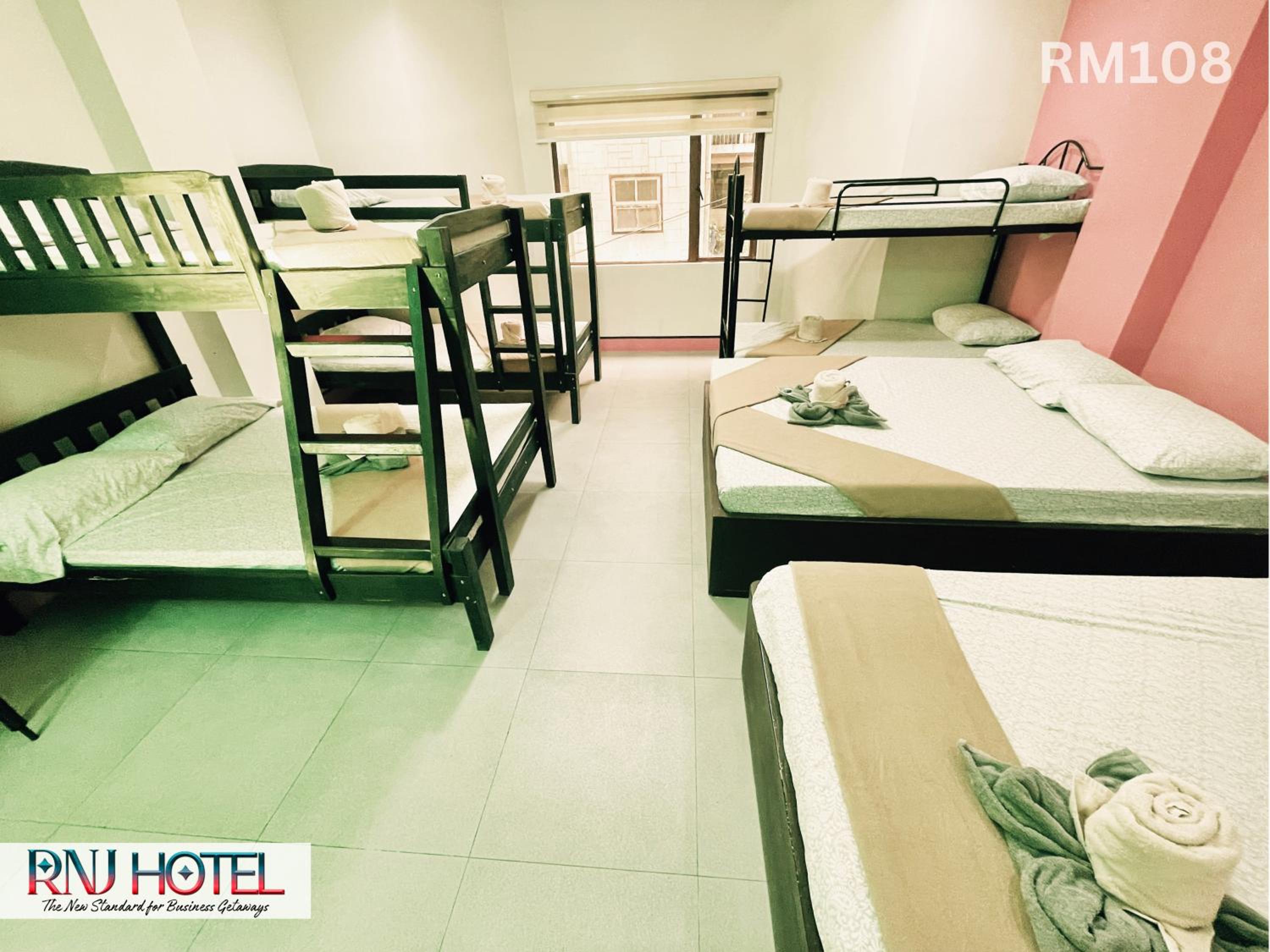 Deluxe Family Suite