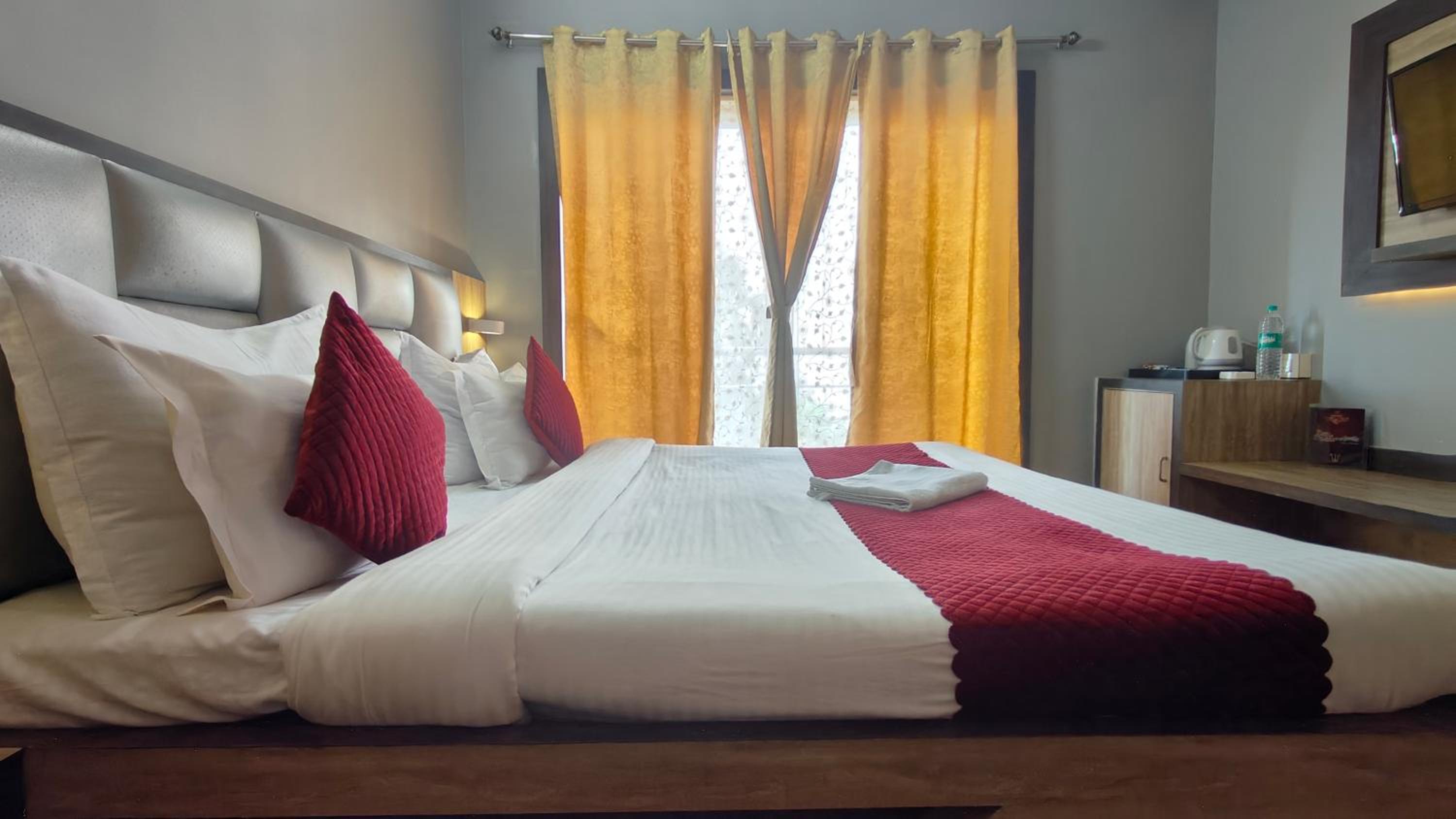 Double Room with Balcony (2 Adults + 1 Child) photo 3