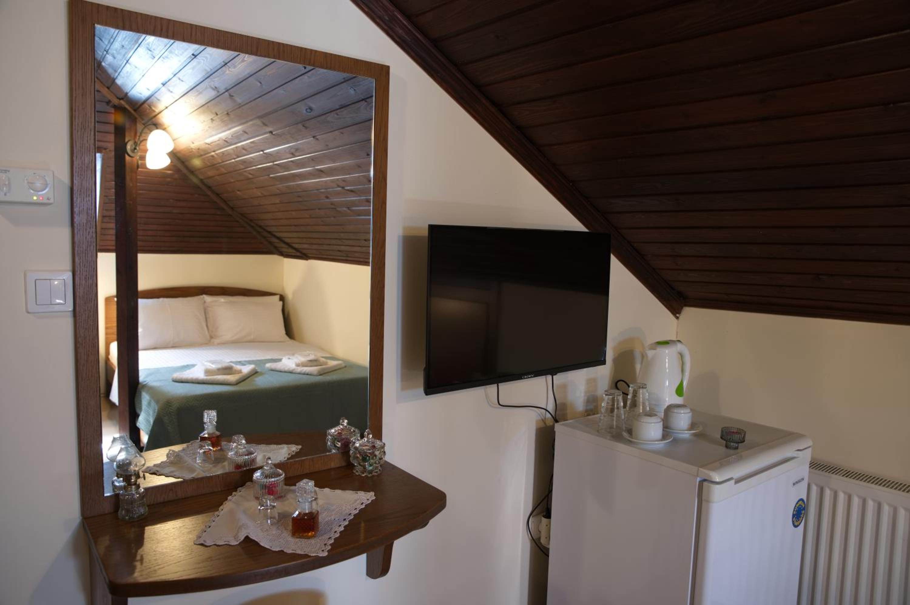 Economy Double Room photo 2