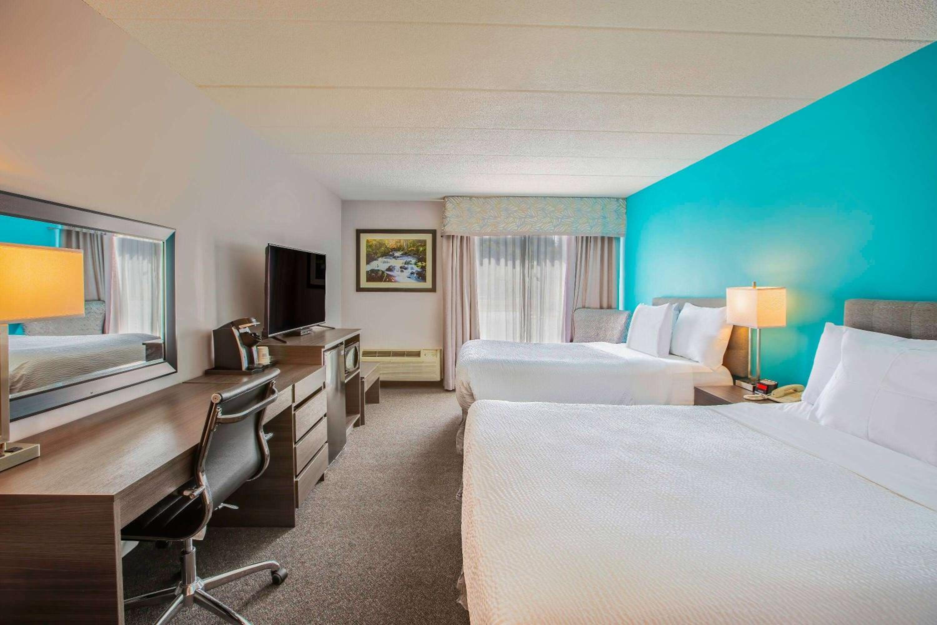 Queen Room with Two Queen Beds - Non-Smoking - Photo 1