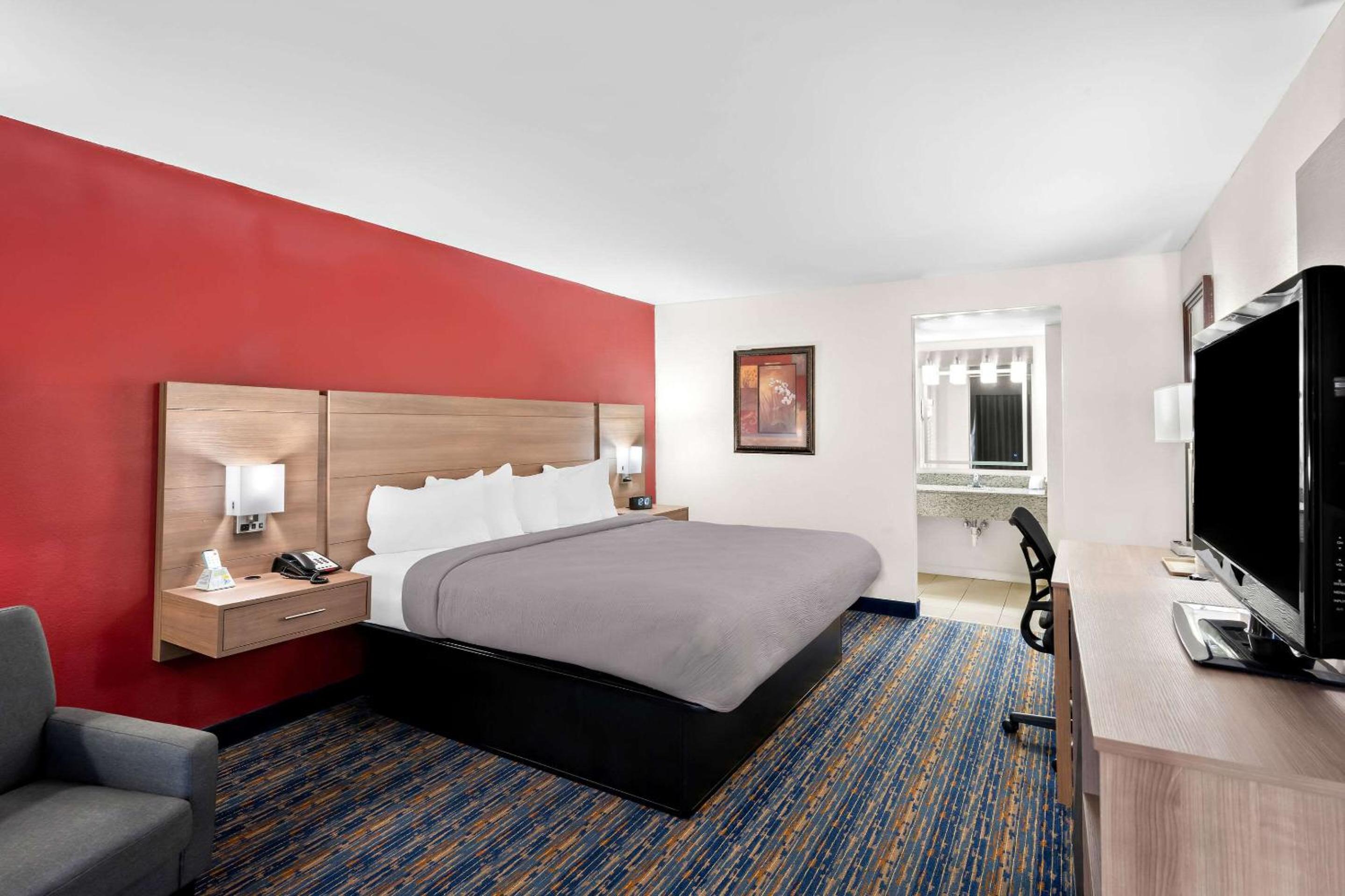 King Room - Non-Smoking photo 1