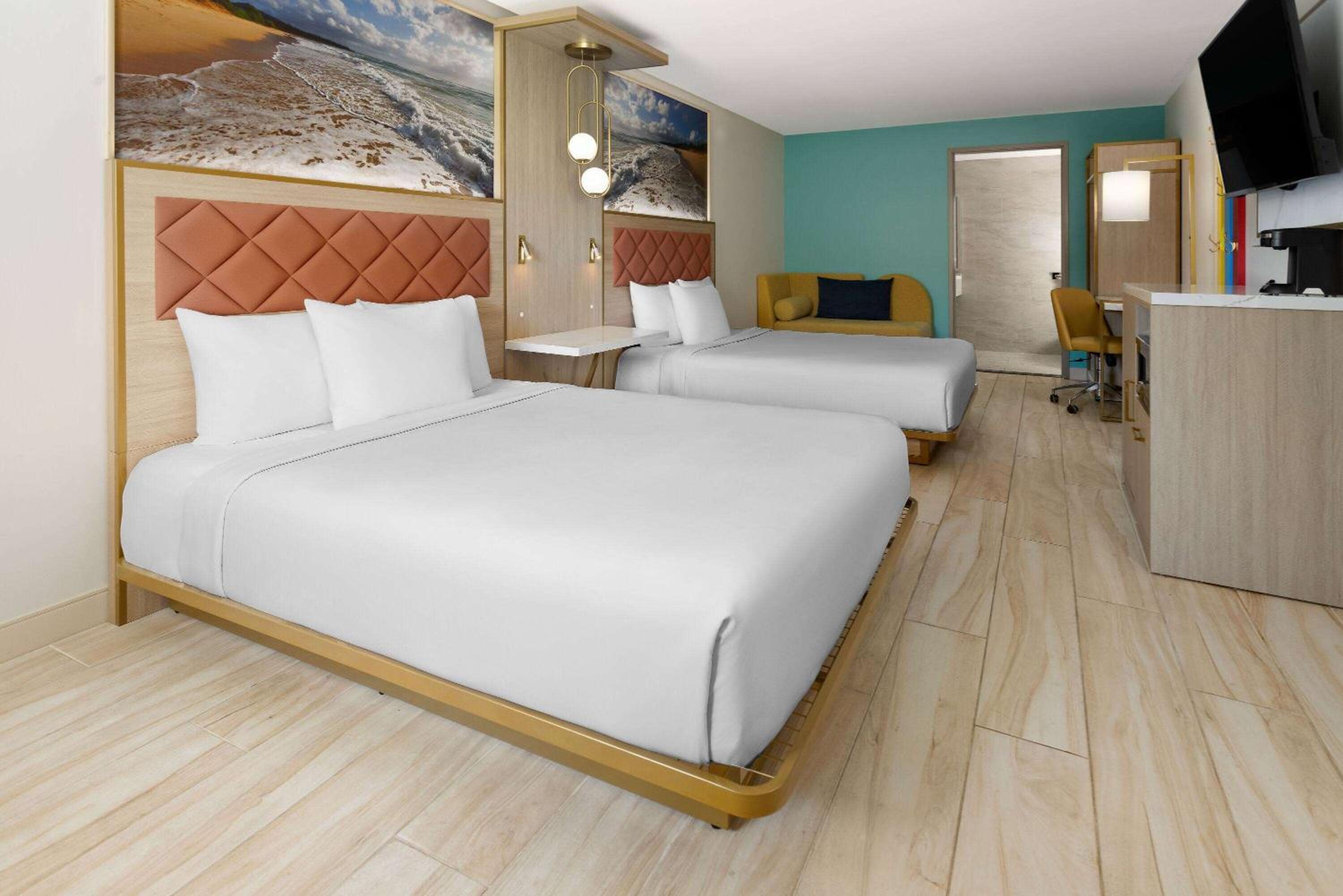 Queen Room with Roll-In Shower - Mobility/Hearing Access - Non-Smoking photo 1