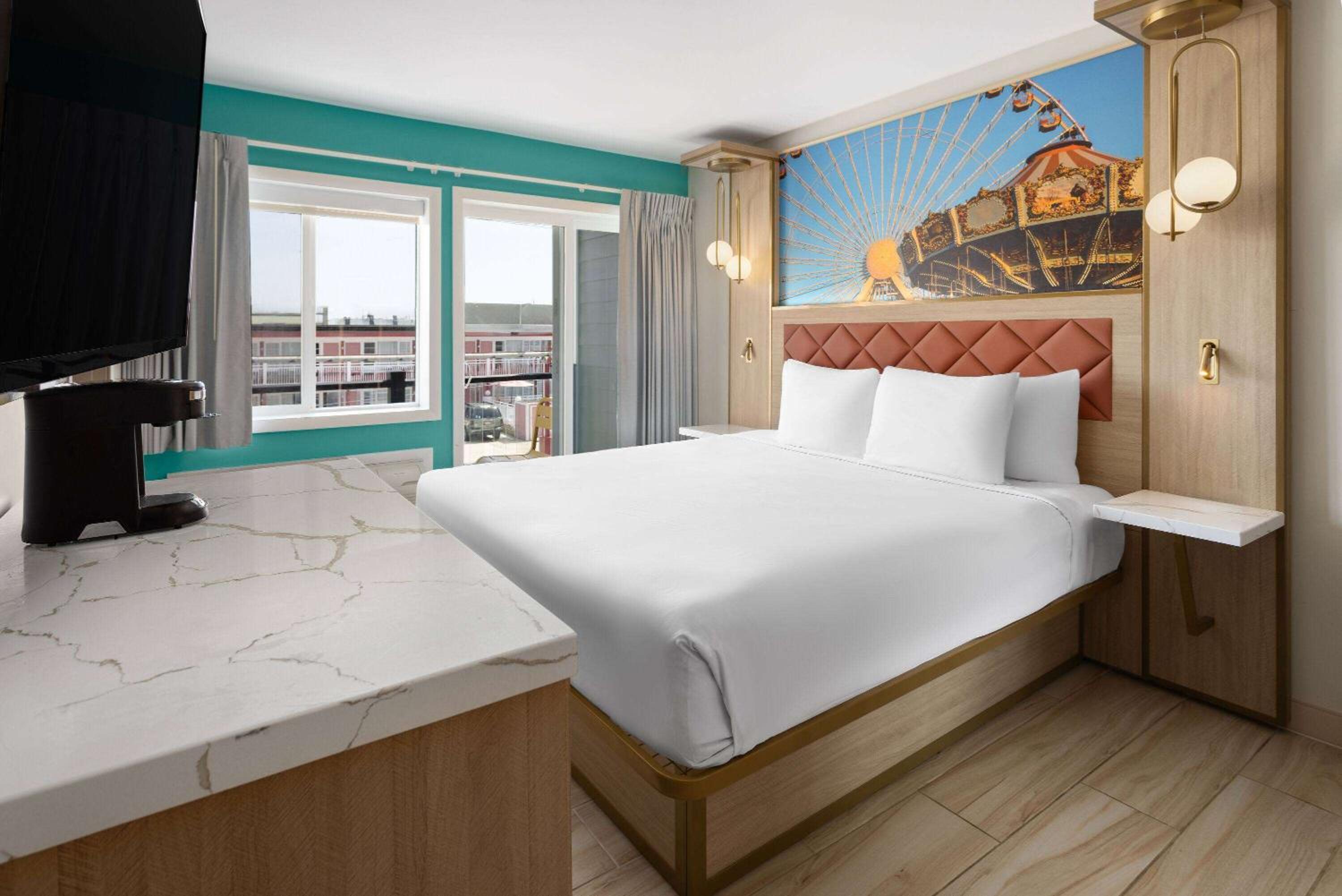 Deluxe King Room - Non-Smoking photo 1